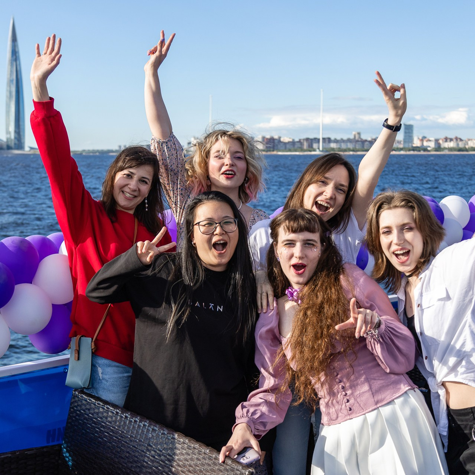 Вечеринка на теплоходе фанатов BTS