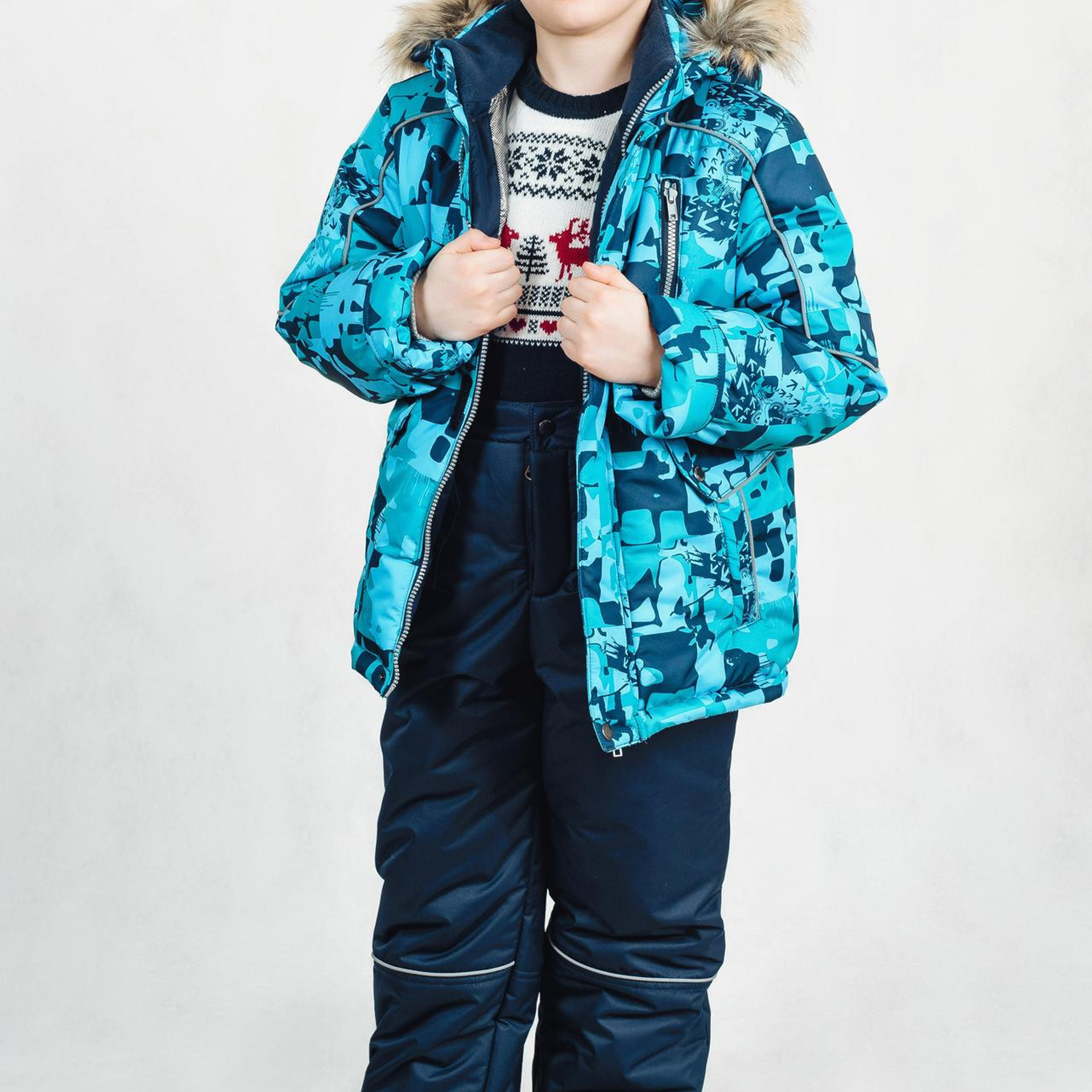 Костюмы белый фон и&nbsp;в&nbsp;интерьере