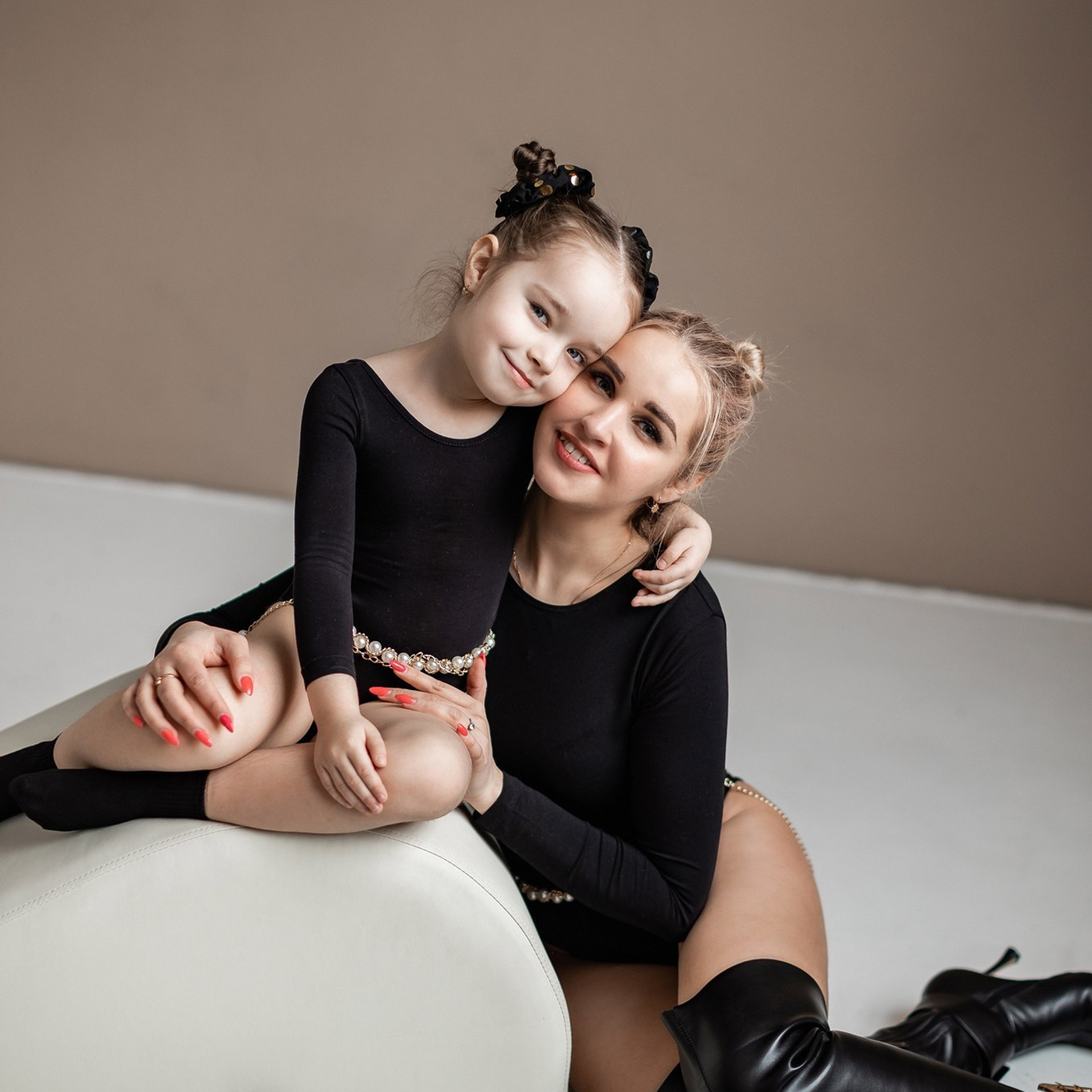 Женя и Тася 5 лет