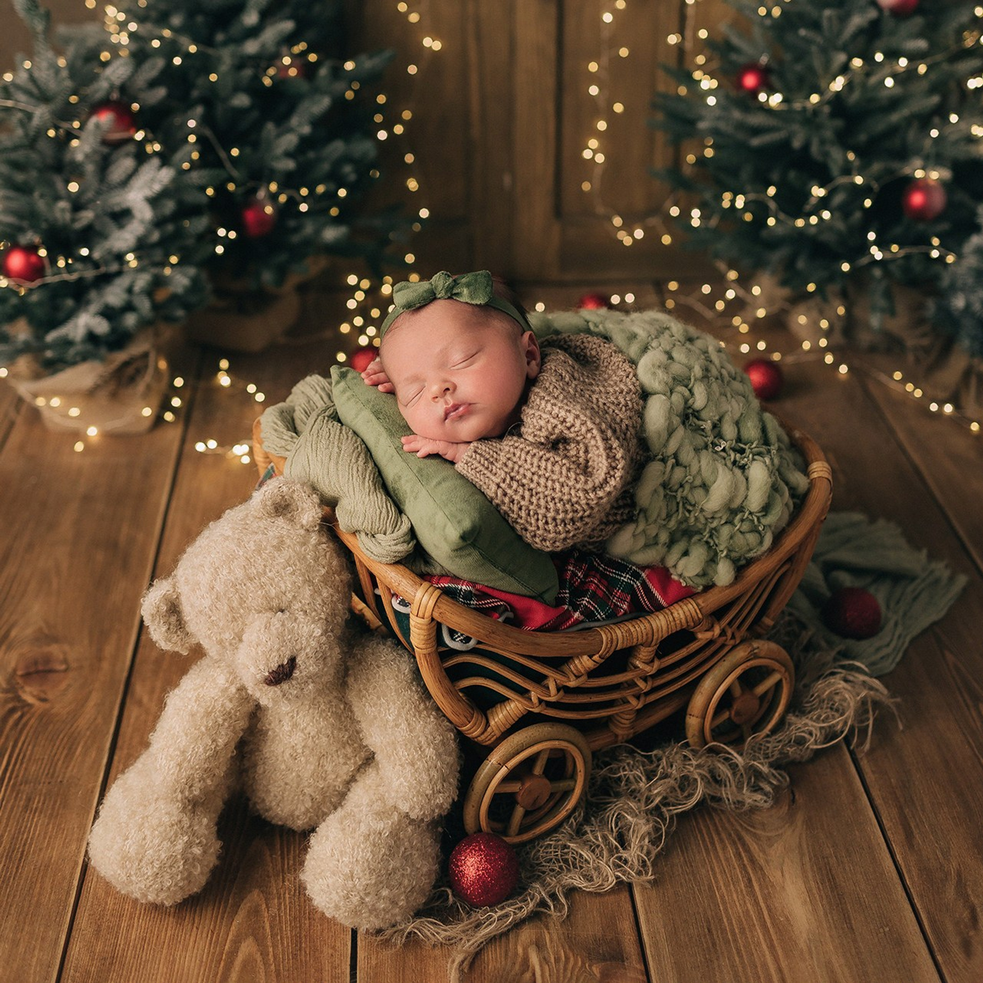 Арина 8 дней