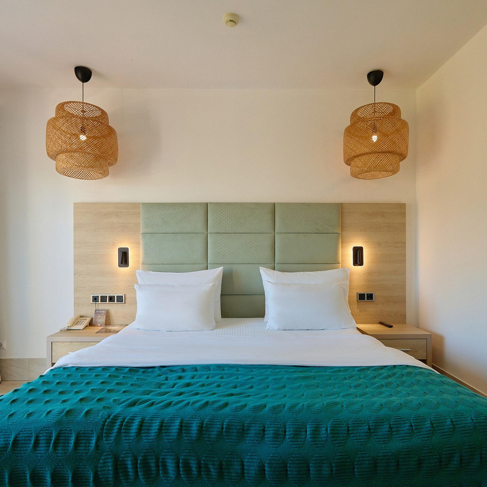 Отель «Аквамарин», Гагра, Абхазия. Фотограф Григорий Сотников