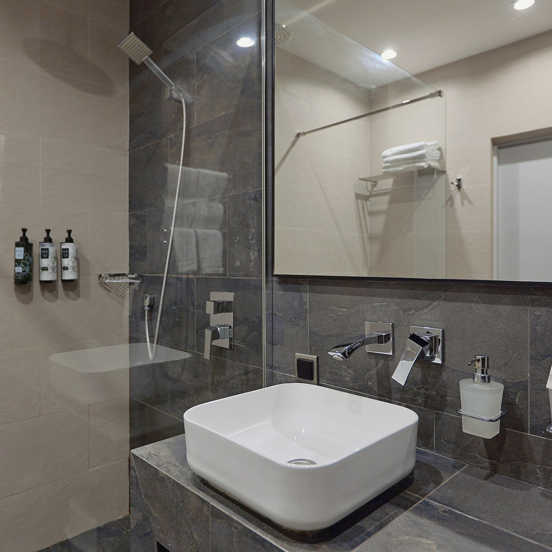 Отель «Аквамарин», Гагра, Абхазия. Фотограф Григорий Сотников