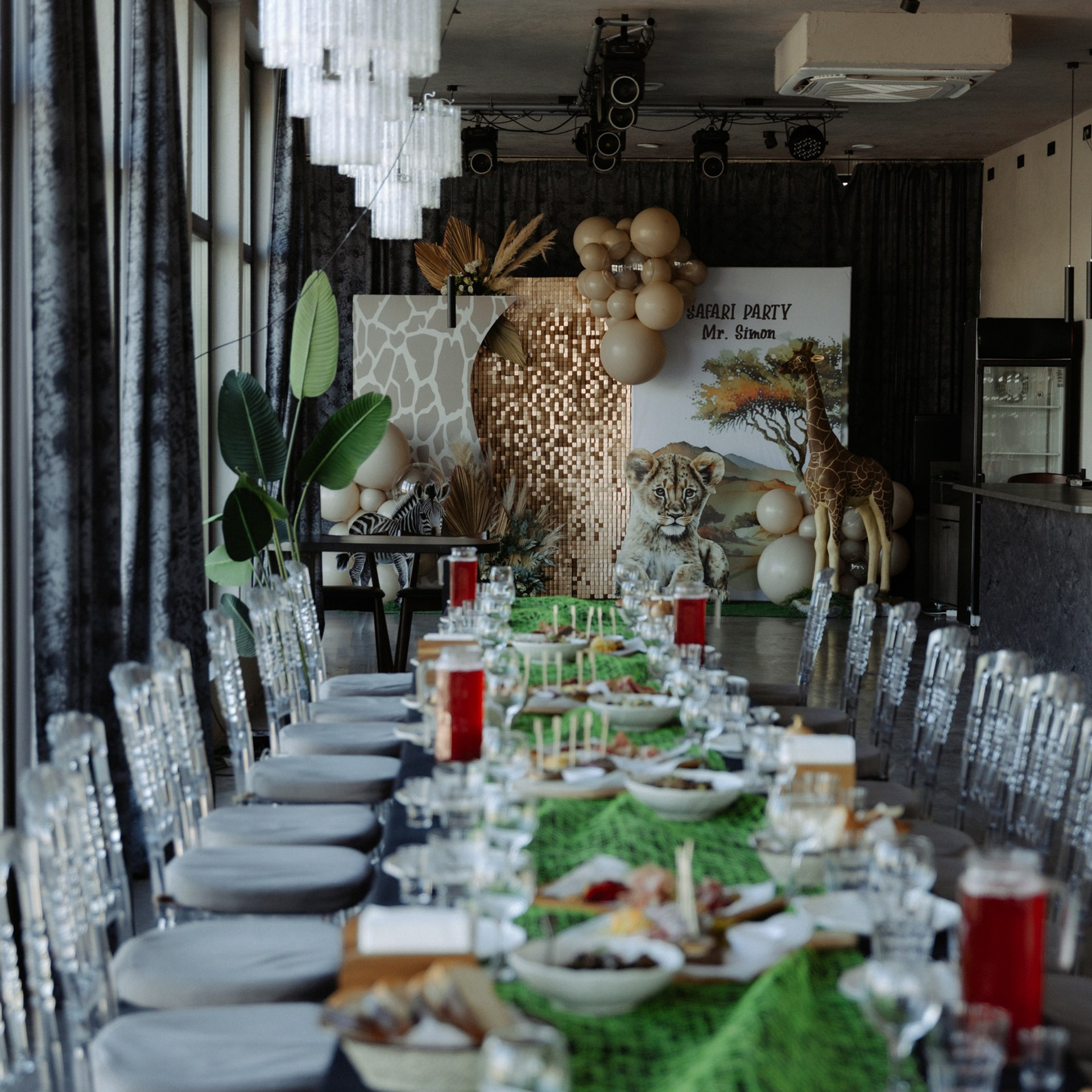 Симону 3 года