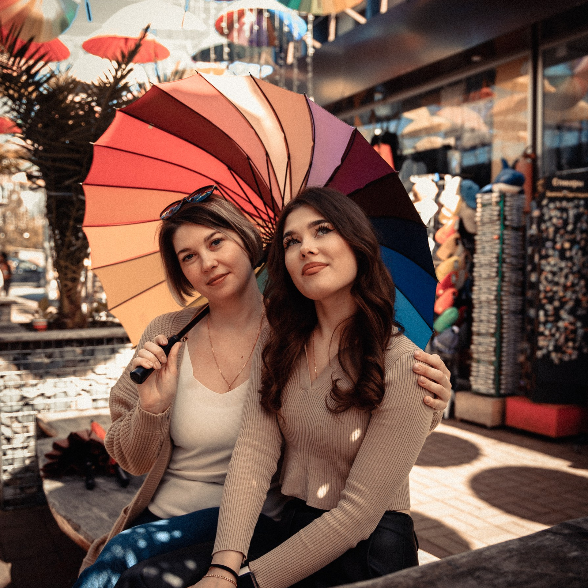 Мама и дочка, море для двоих