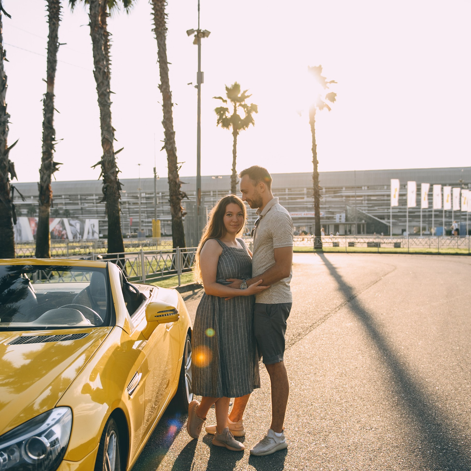 Беременность, кабриолет, пальмы