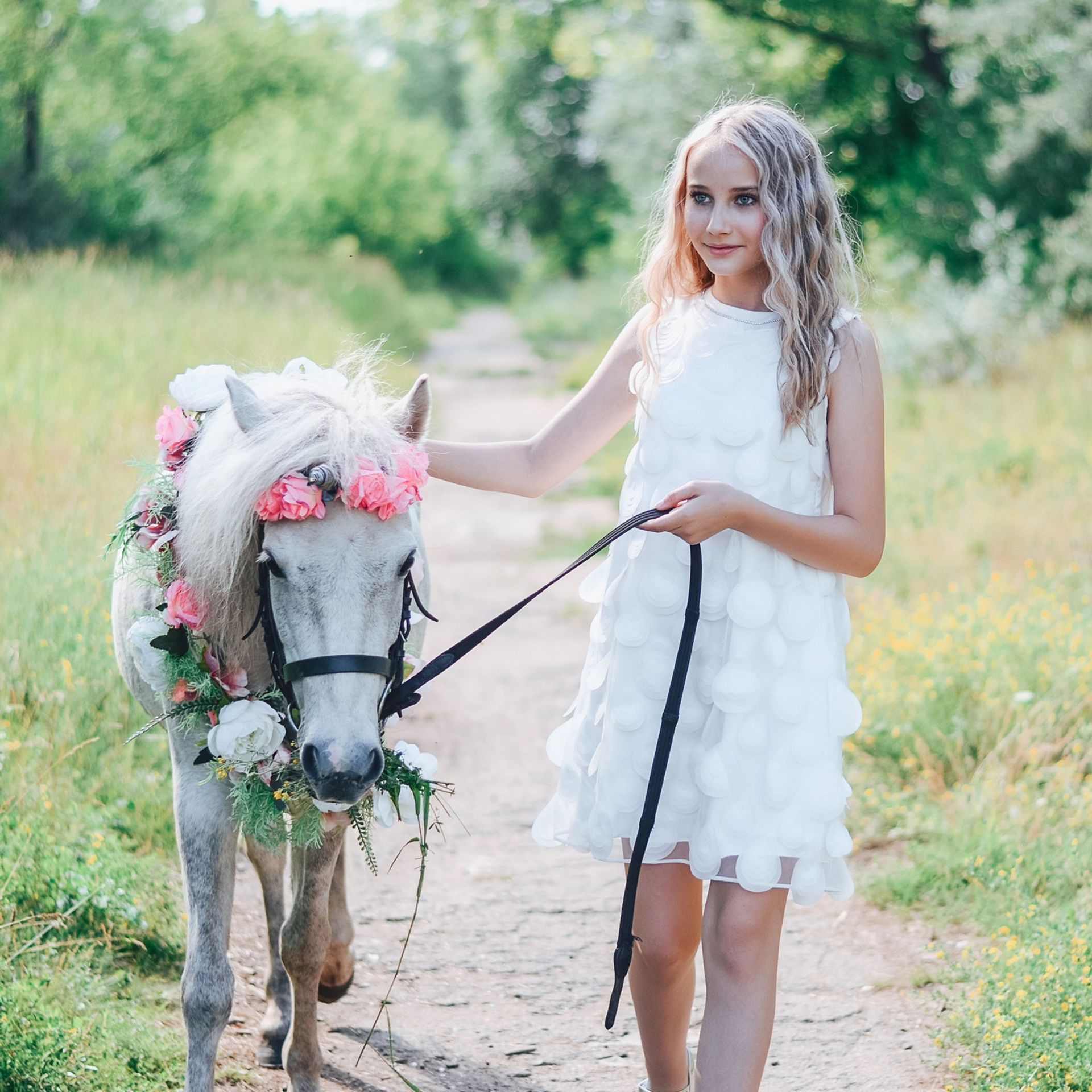 С единорогом