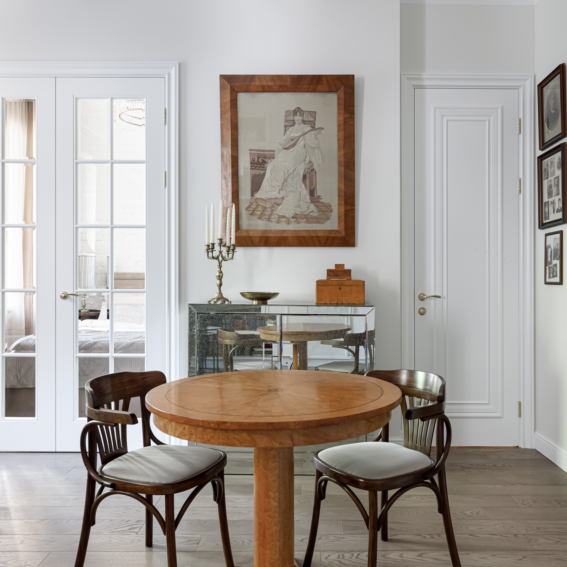 Эклектичный интерьер для московской сталинки. Съемка для дизайнера.