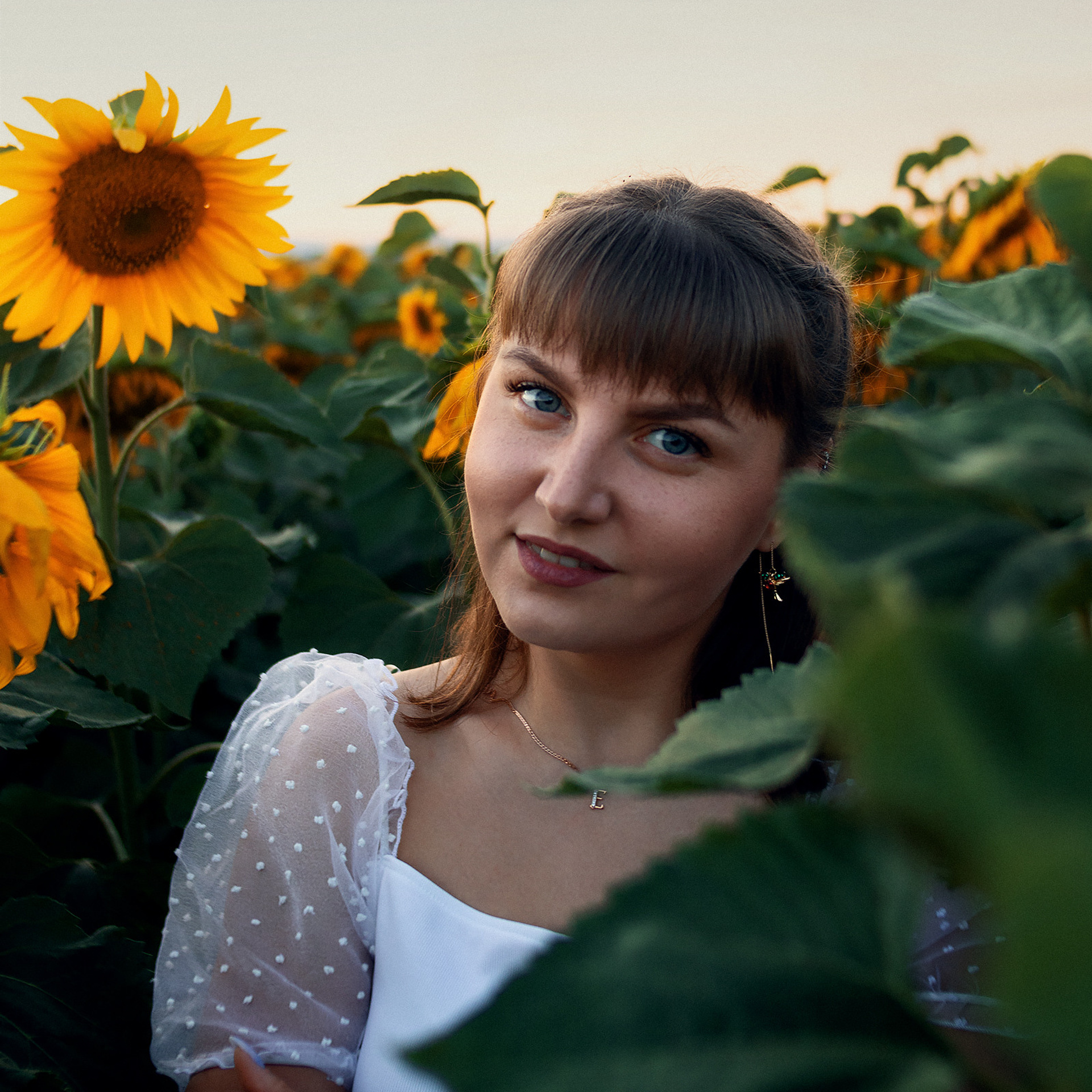 Катя в подсолнухах