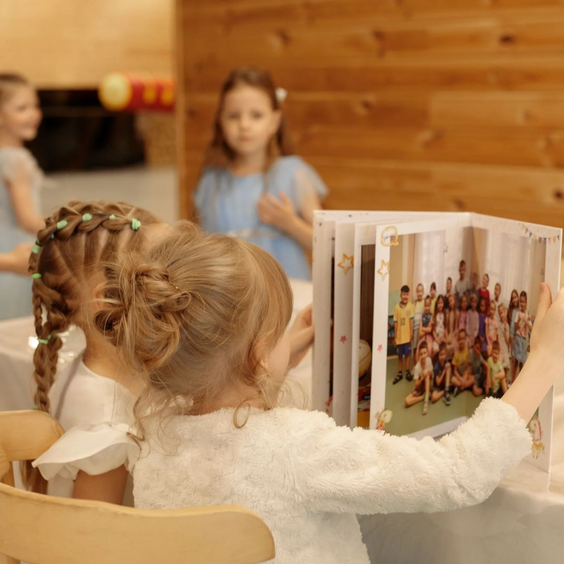 Отзывы о выпускных альбомах от AlbomKras в Красноярске 📜. AlbomKras -выпускные альбомы Красноярска с авторским дизайном и качественной фотосъемкой! ⭐⭐⭐⭐⭐ 5.0