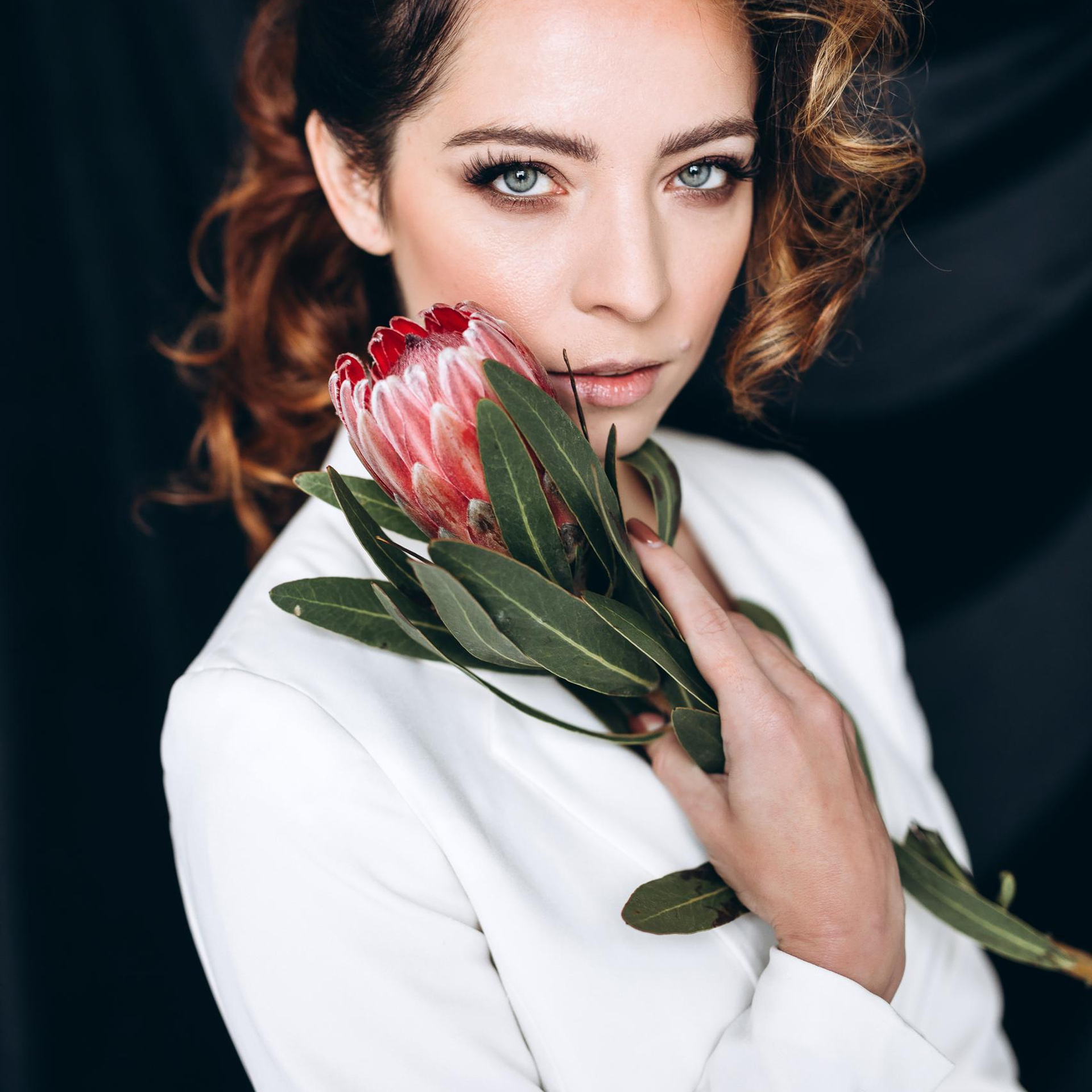 Aren't you smth to admire?