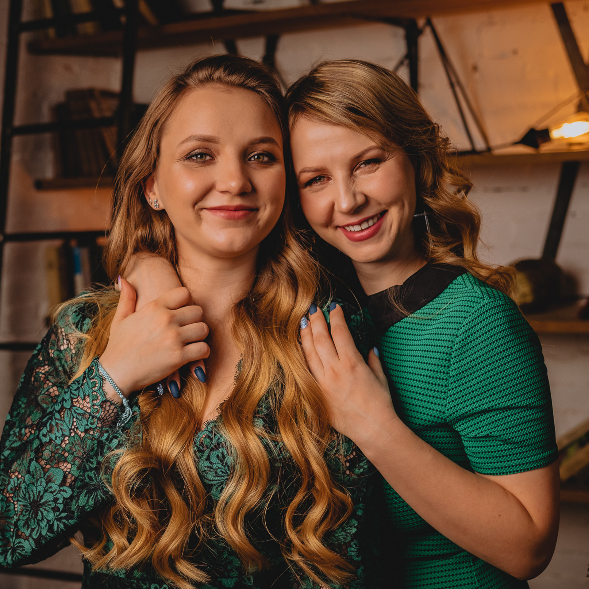 Вероника и дочки (Катя и Маша)