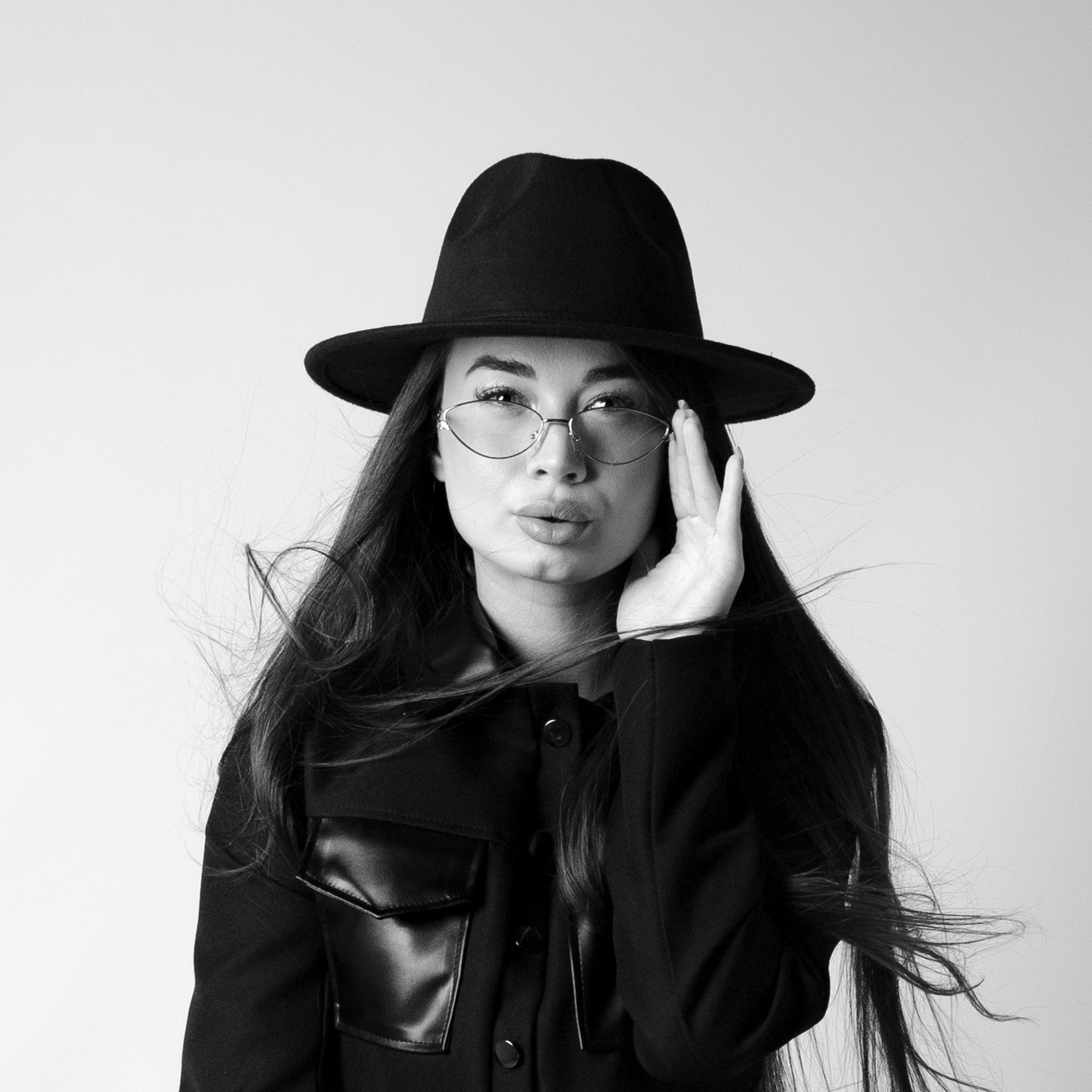 Фотостудия автопортрета DOUBLE-YOU в Сургуте