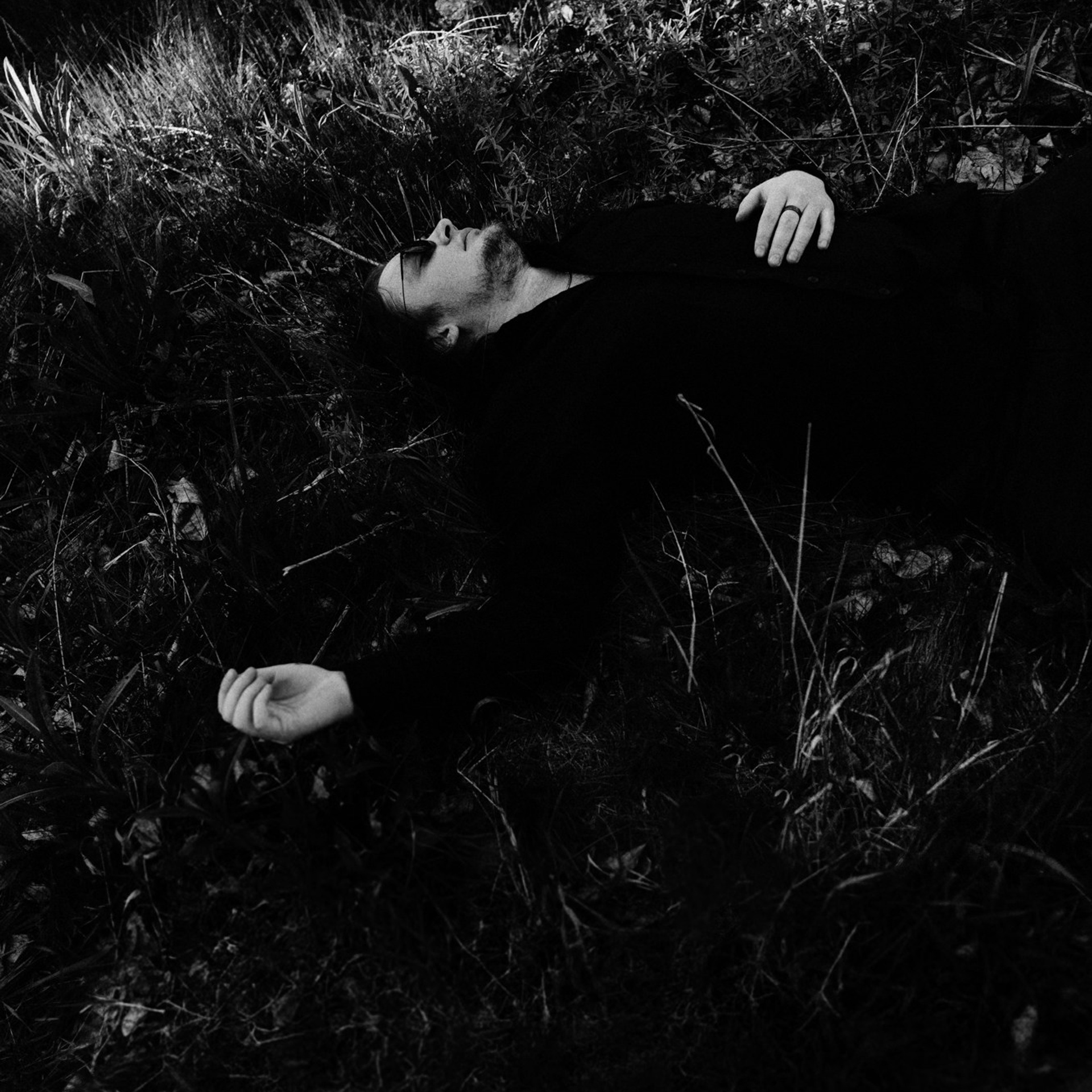 Мужской портрет на природе в Тюмени — Фотограф Дарья Мустафина. Портретный фотограф Тюмень Дарья Мустафина