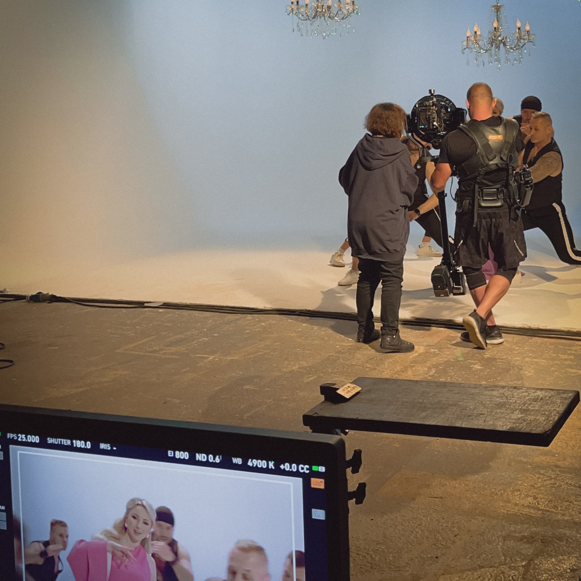 Бэкстейдж со съемок клипа Хатико. Видеомейкер и фотограф Кэтрин.Филм