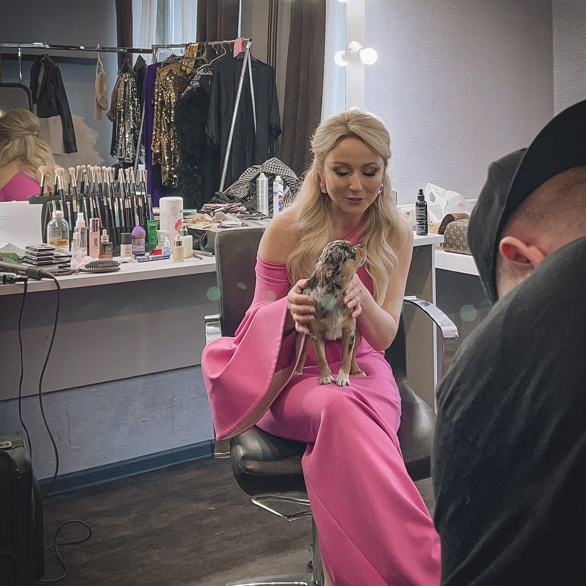 Бэкстейдж со съемок клипа Хатико. Видеомейкер и фотограф Кэтрин.Филм