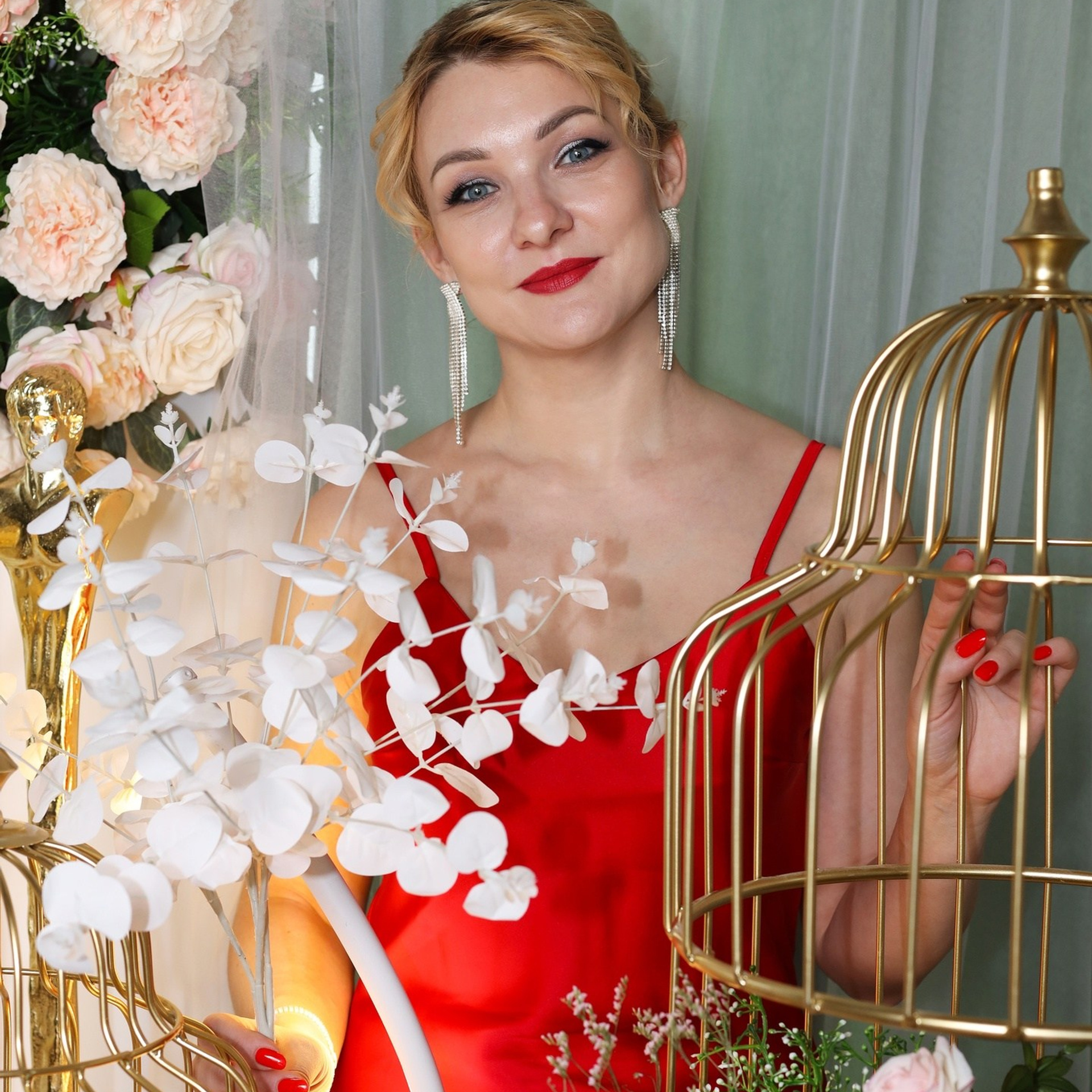 Красное платье, деловой образ