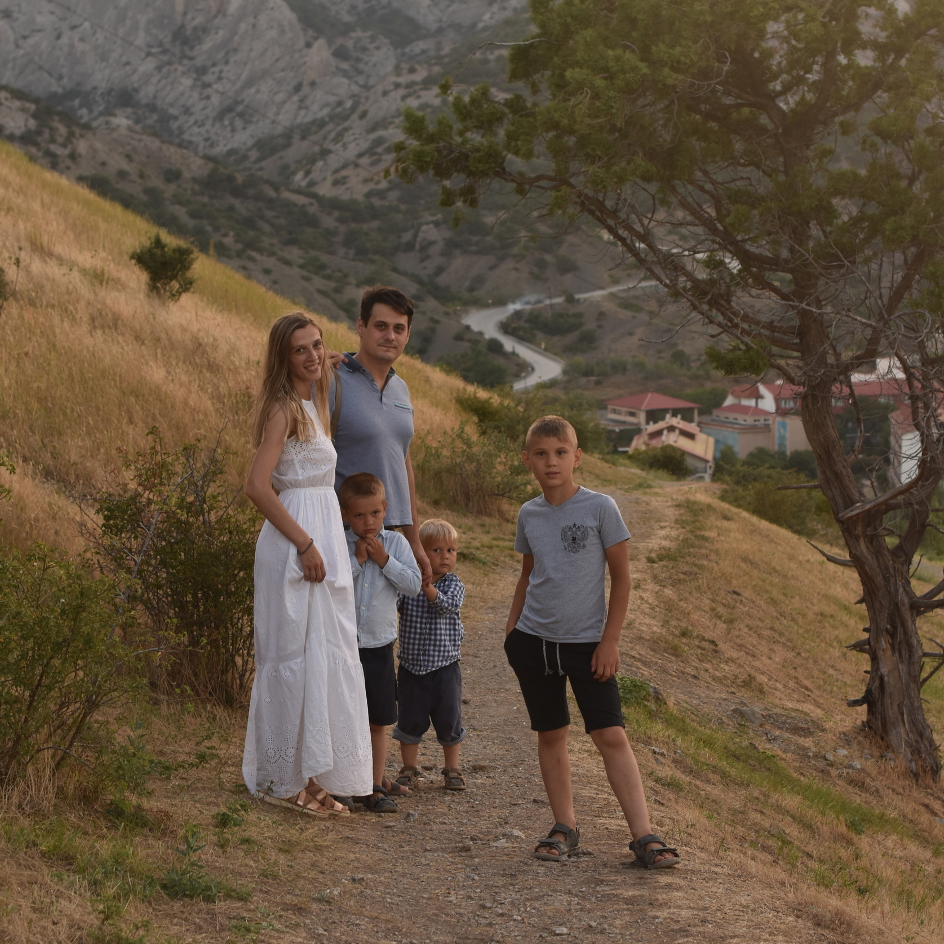 Летняя семейная прогулка