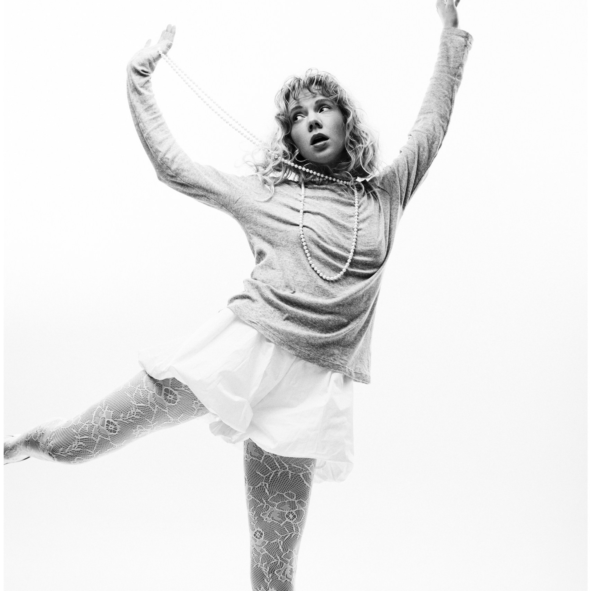 R e v i e w s. Portrait and backstage photographer Nina Crane