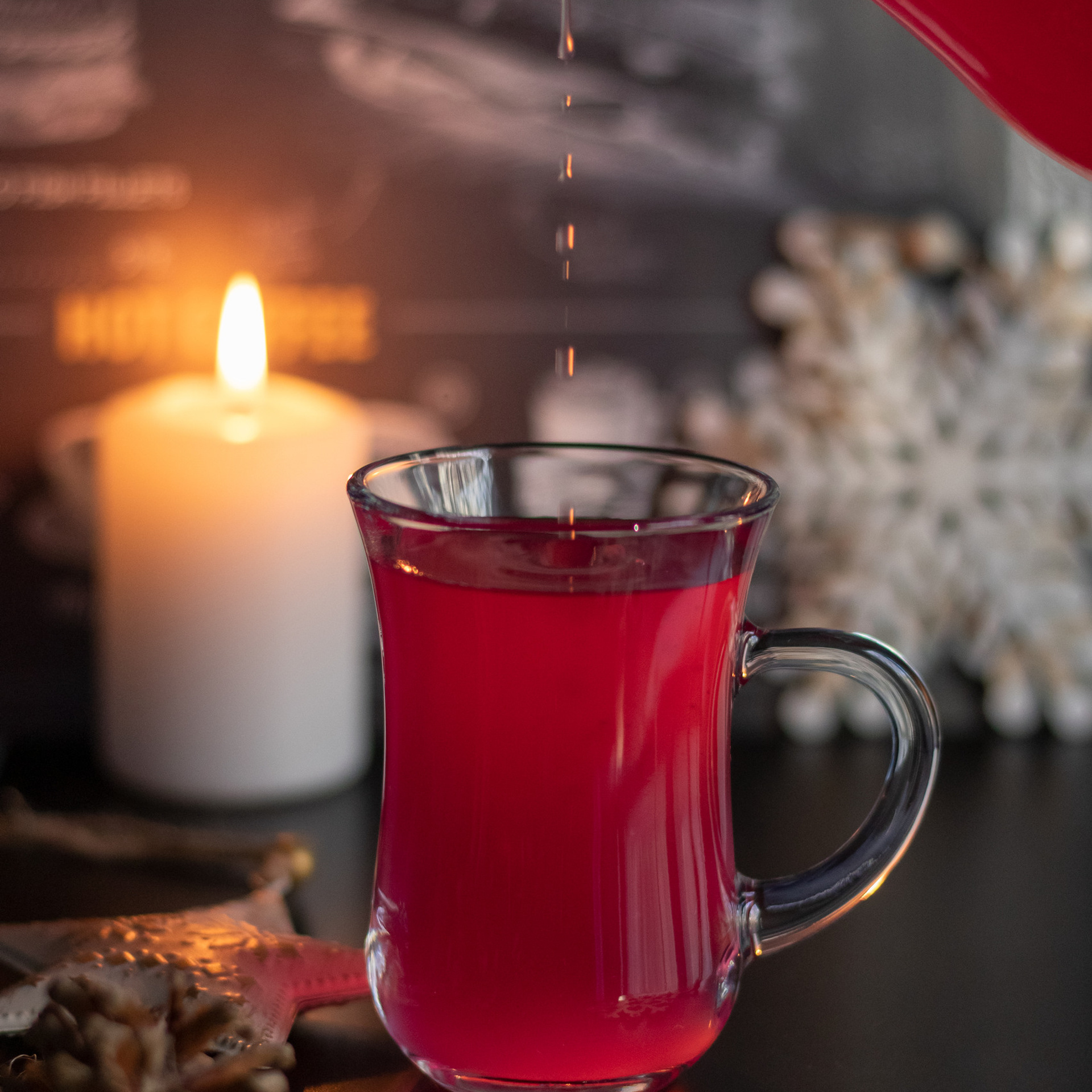 Рождественский кисель на темном фоне.