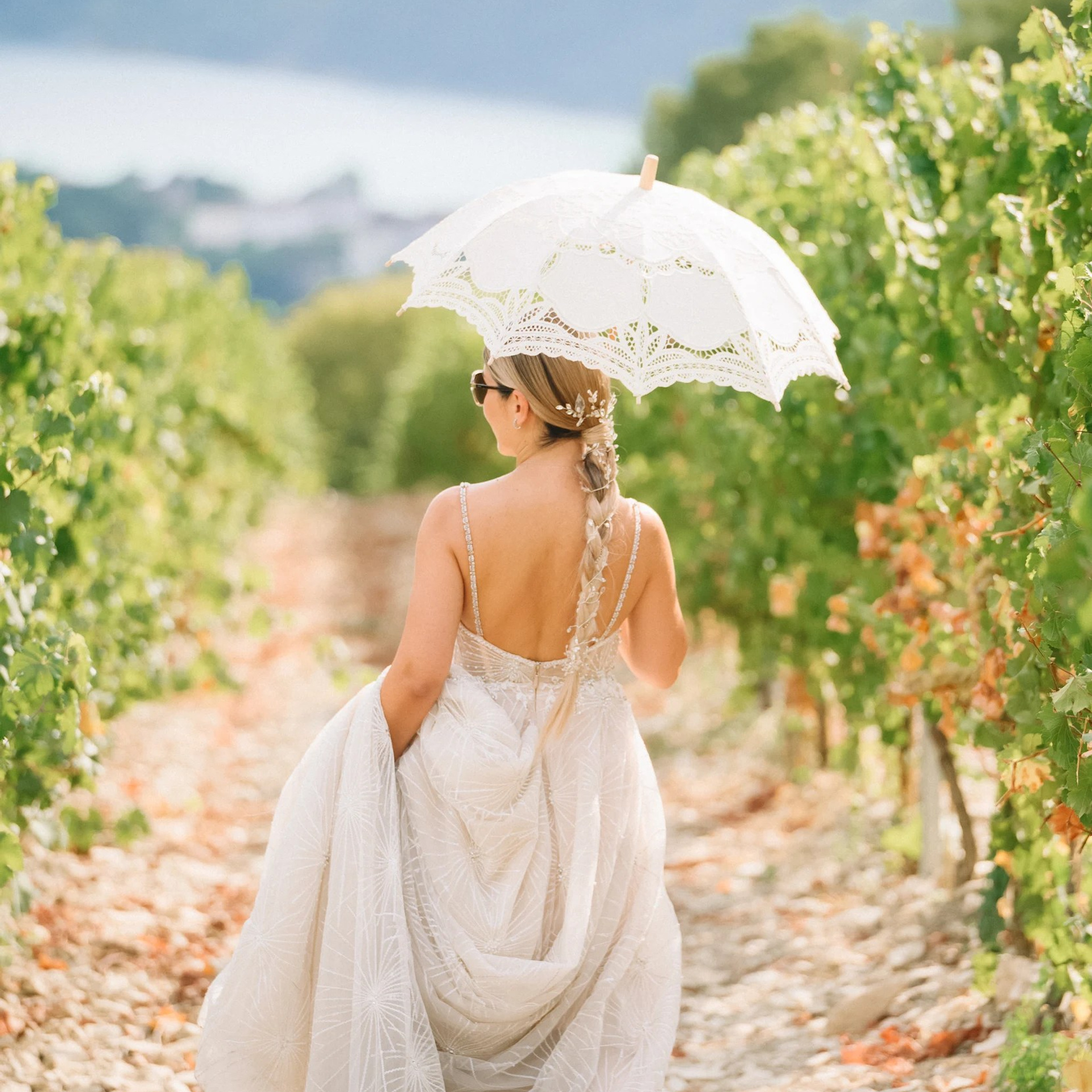 Легендарные виноградники Абрау Дюрсо, панорамный вид на&nbsp;озеро с&nbsp;террасы ресторана Seven и&nbsp;бесконечная любовь Андрея и&nbsp;Альбины.