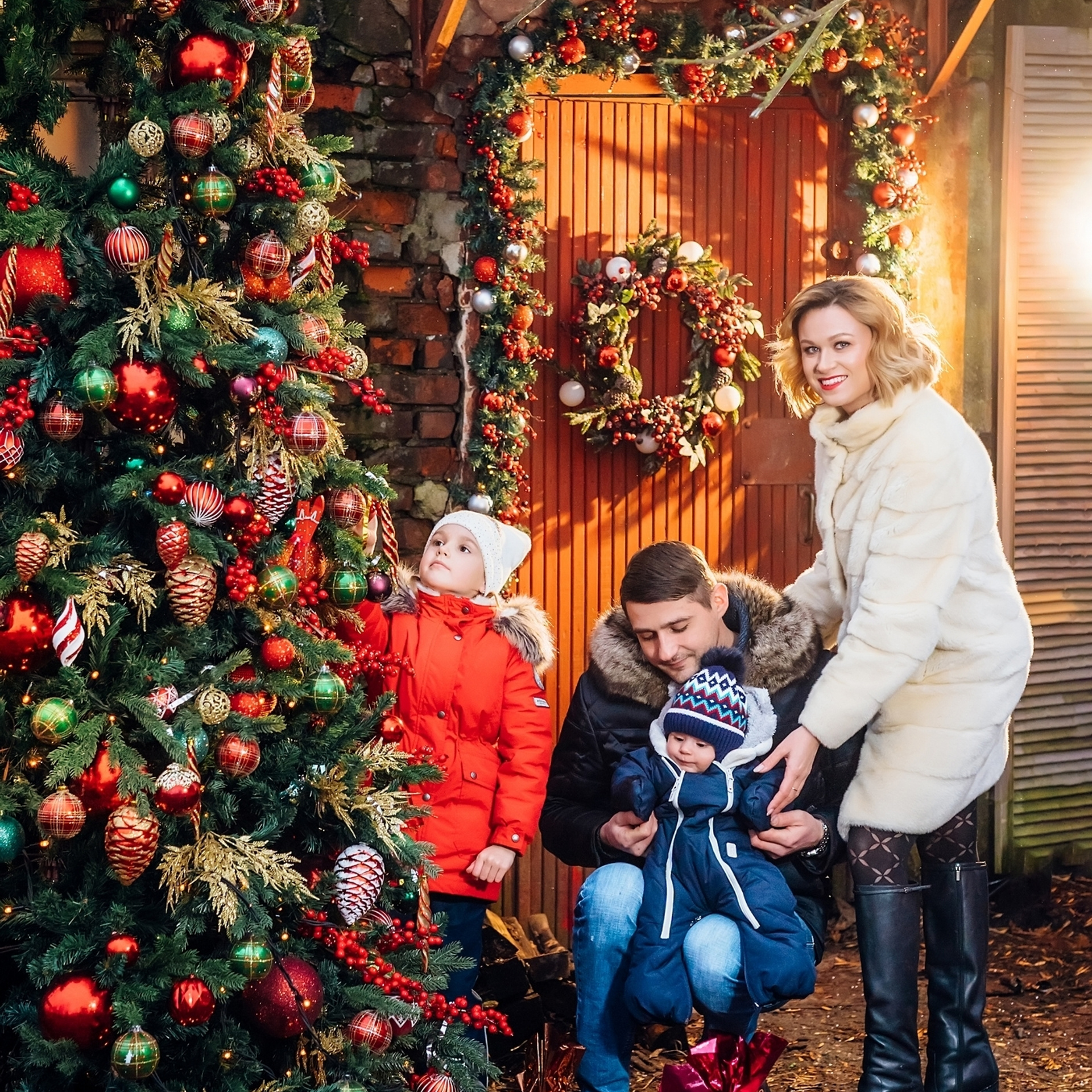 Семейная фотосессия — Виктор и Юлия с детьми