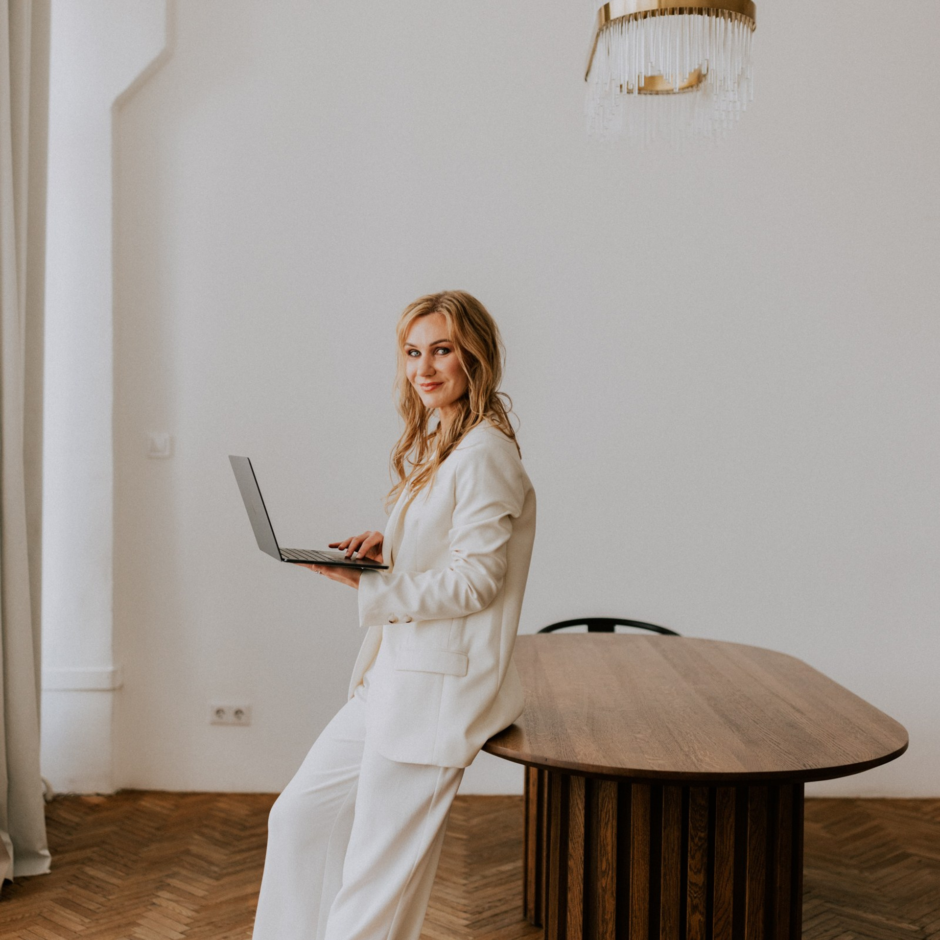 Врач косметолог