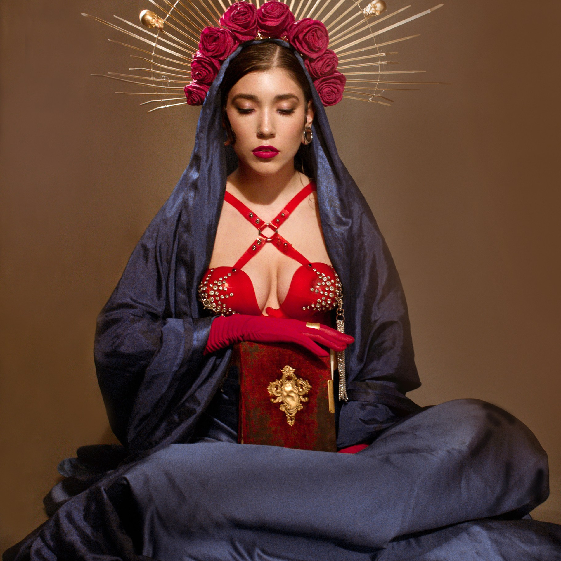 - фотосессии в эксклюзивных образах в  СПб и Москве. Фотограф Облако Александра