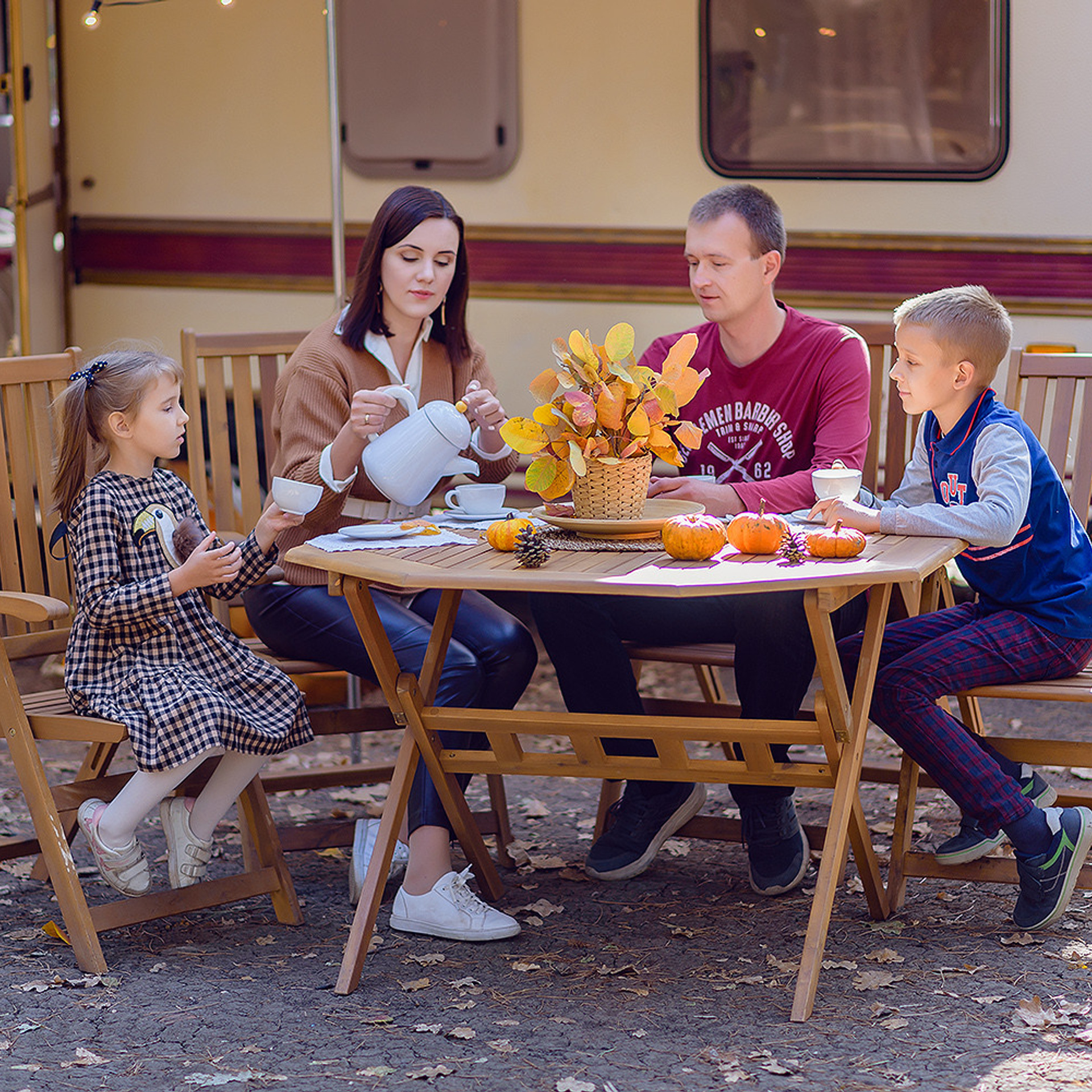 Семейная съемка в кемпинге
