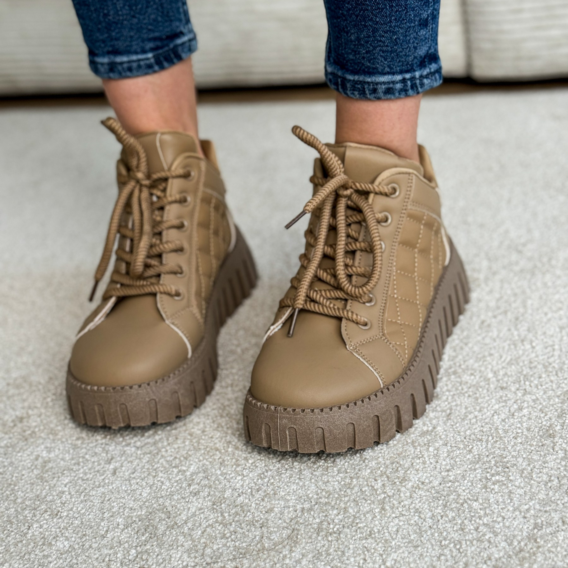 Мобильный контент. Создание ИИ контента, фотосессии, инфографика в Москве