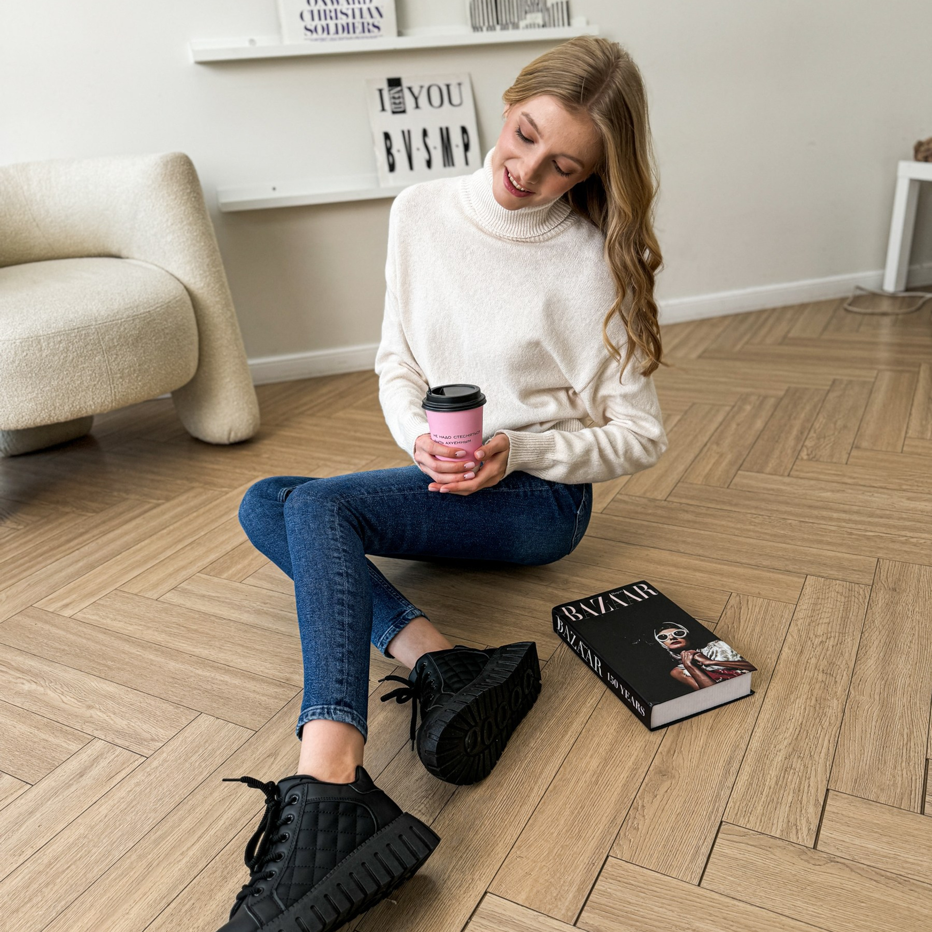 Мобильный контент. Создание ИИ контента, фотосессии, инфографика в Москве