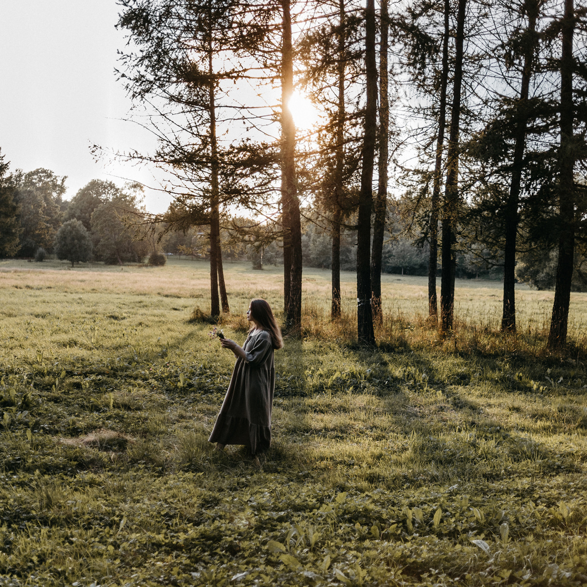 Русы косы, ноги босы, листья в волосах…