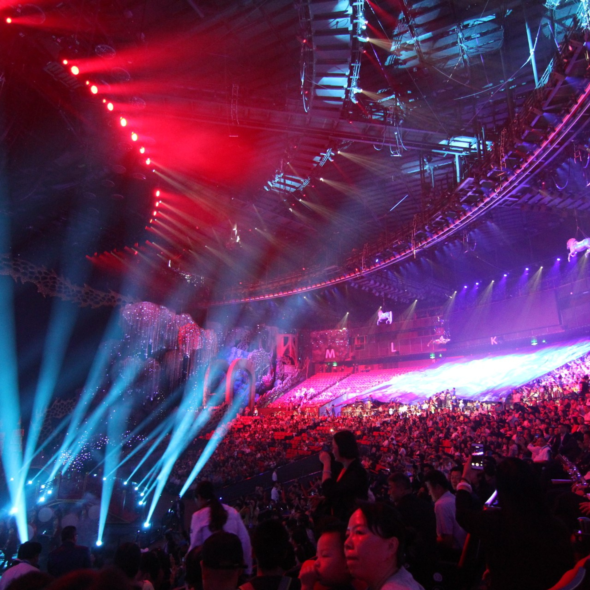 STAGE DESIGN FOR SHOW. Munina Dina. Set design portfolio