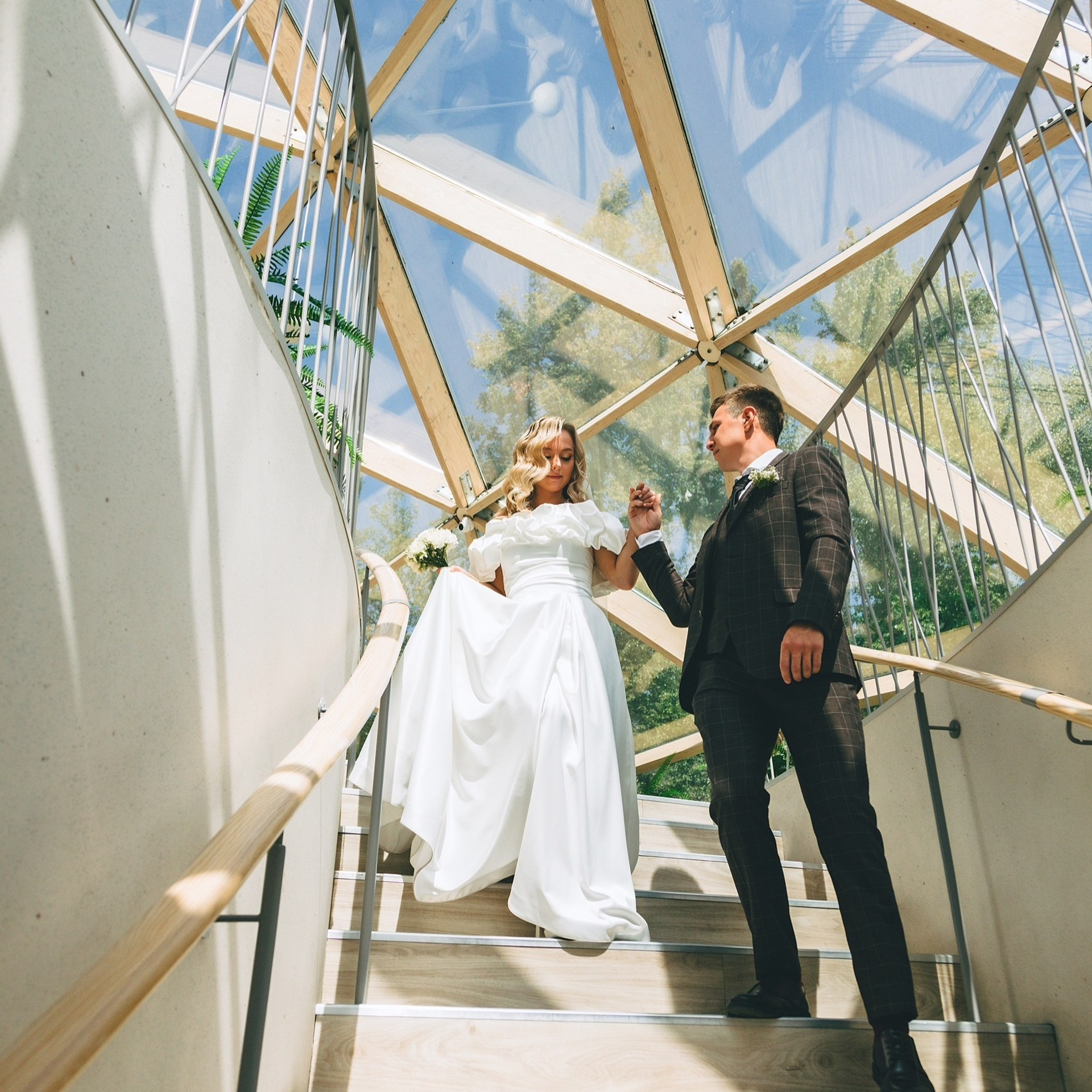 Снимал свадебную прогулку Алексея и Ольги, заглянув в уютное семейное кафе Семейное кафе ИМЕНИ КОЙКОГО | Ижевск в Парке Горького. Дима Никитин свадебный и семейный фотограф в Ижевске и Удмуртии с 2007 года