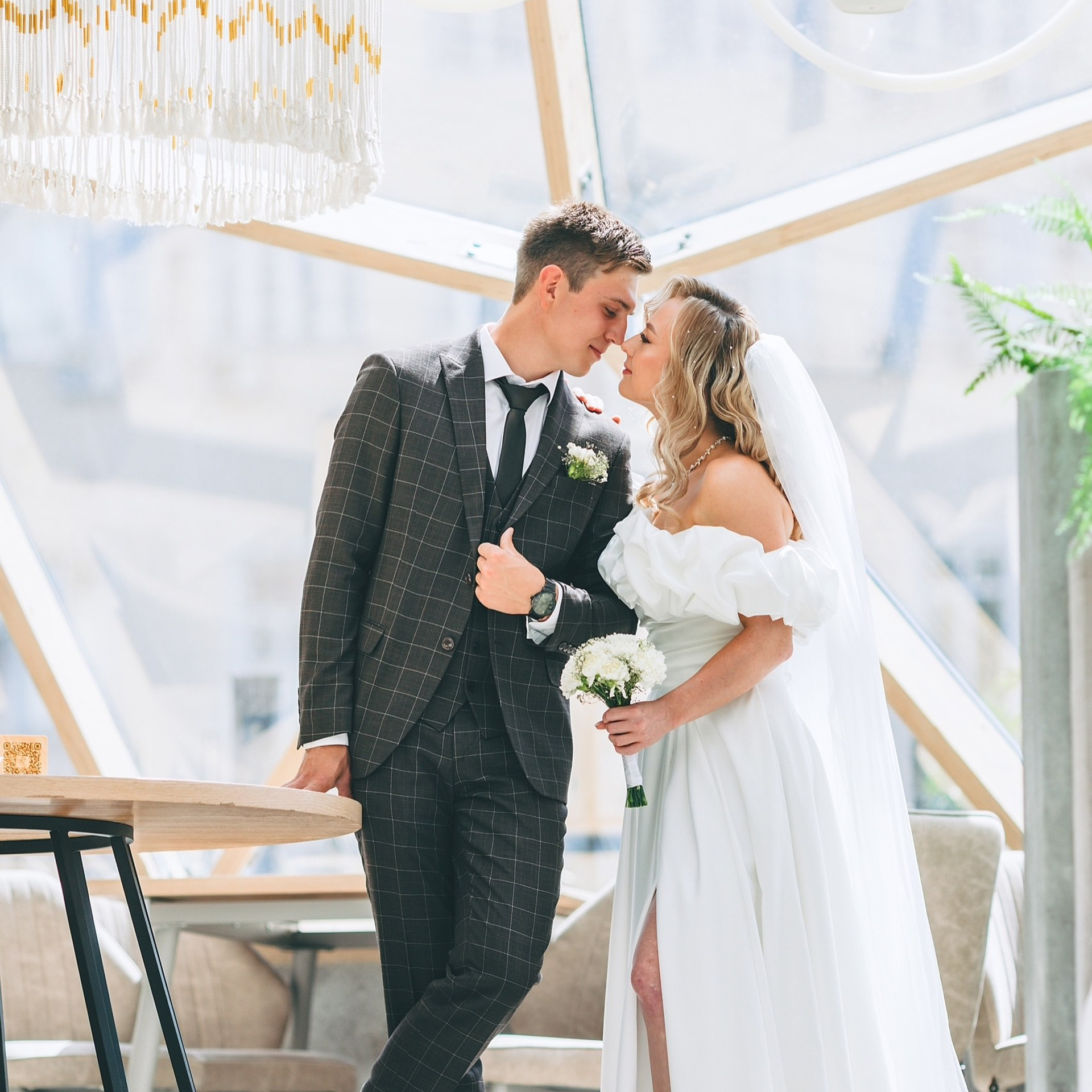 Снимал свадебную прогулку Алексея и Ольги, заглянув в уютное семейное кафе Семейное кафе ИМЕНИ КОЙКОГО | Ижевск в Парке Горького. Дима Никитин свадебный и семейный фотограф в Ижевске и Удмуртии с 2007 года