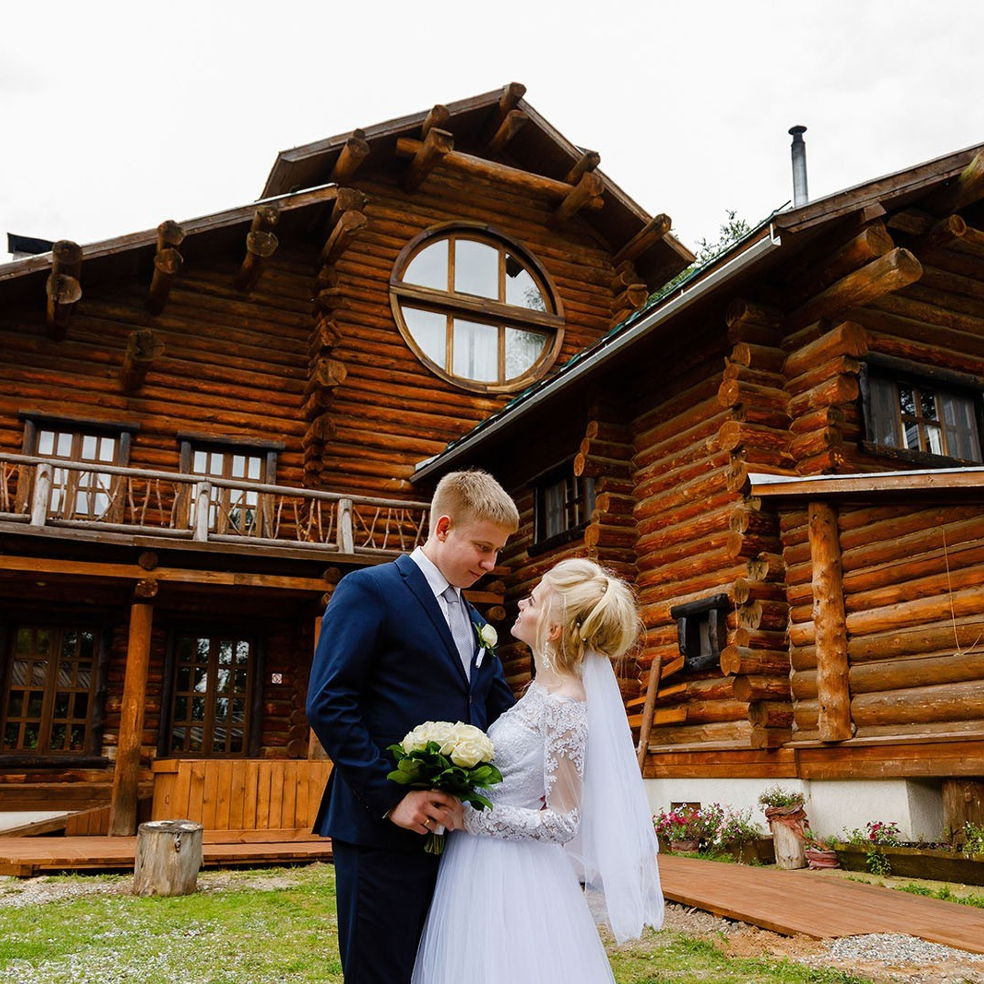 Свадебная фотосессия в этнокомплексе «Бобровая долина» в Ижевске. Дима Никитин свадебный и семейный фотограф в Ижевске и Удмуртии с 2007 года