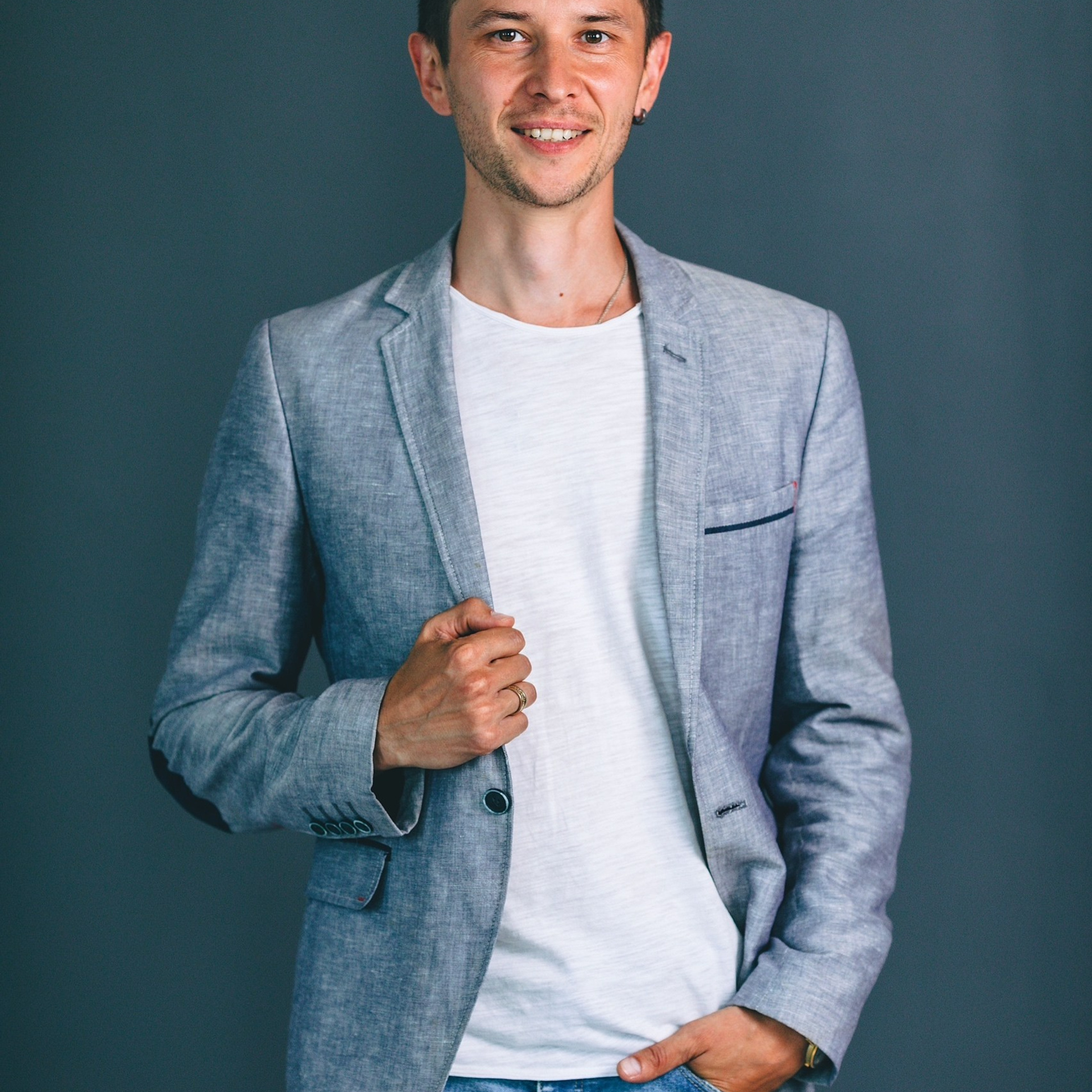 Студийный мужской портрет. Дима Никитин свадебный и семейный фотограф в Ижевске и Удмуртии с 2007 года