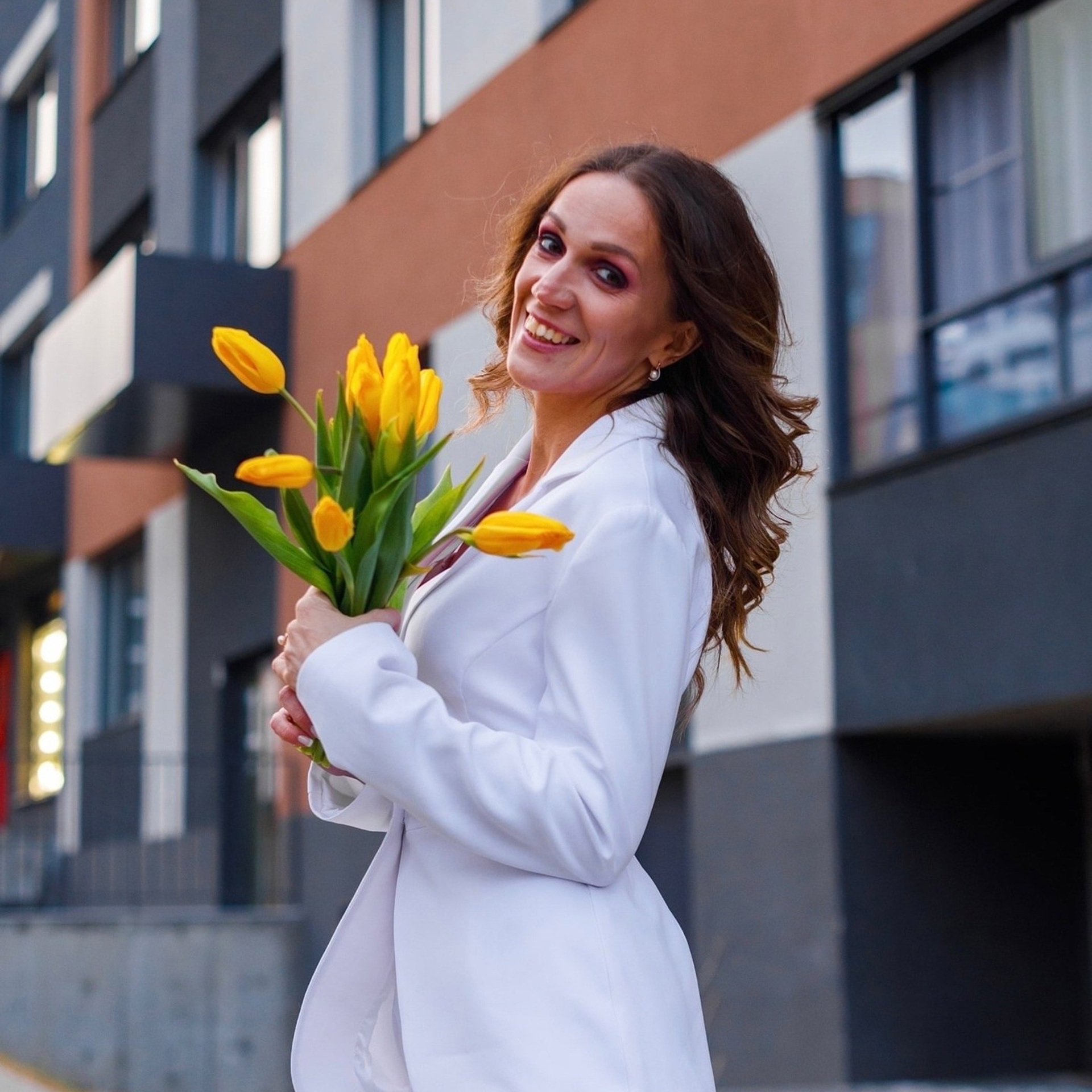 Индивидуальная летняя фотосессия с тюльпанами. Дима Никитин свадебный и семейный фотограф в Ижевске и Удмуртии с 2007 года