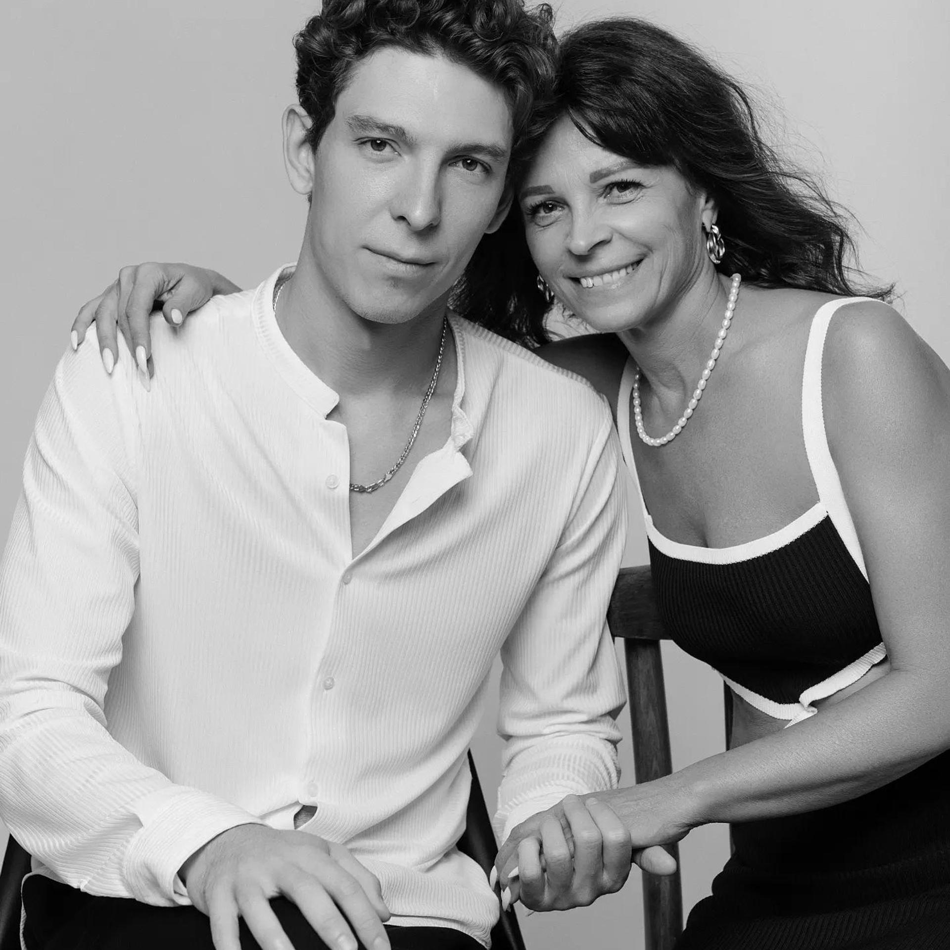 Мама и взрослый сын