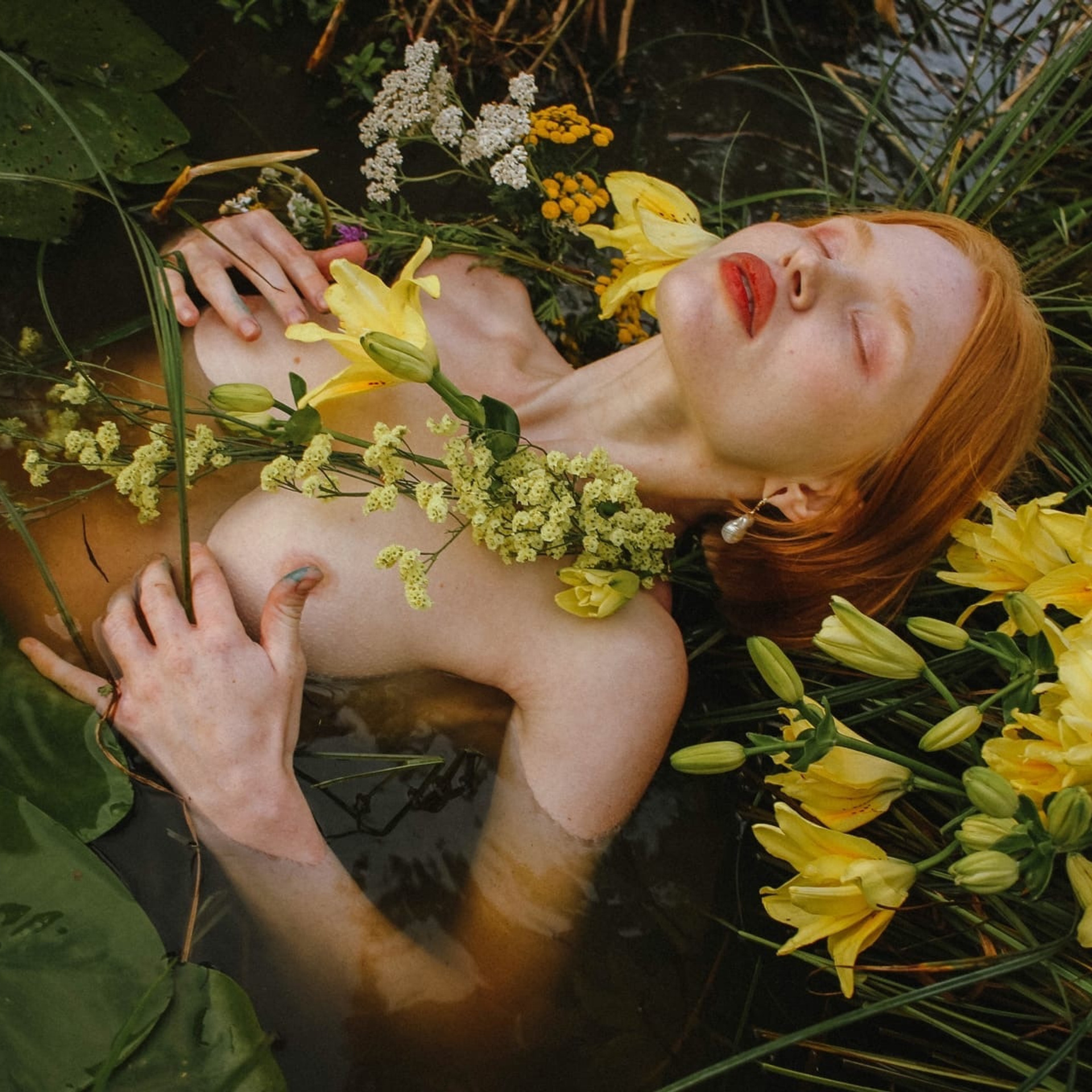 Golaya_rijaya_devushka