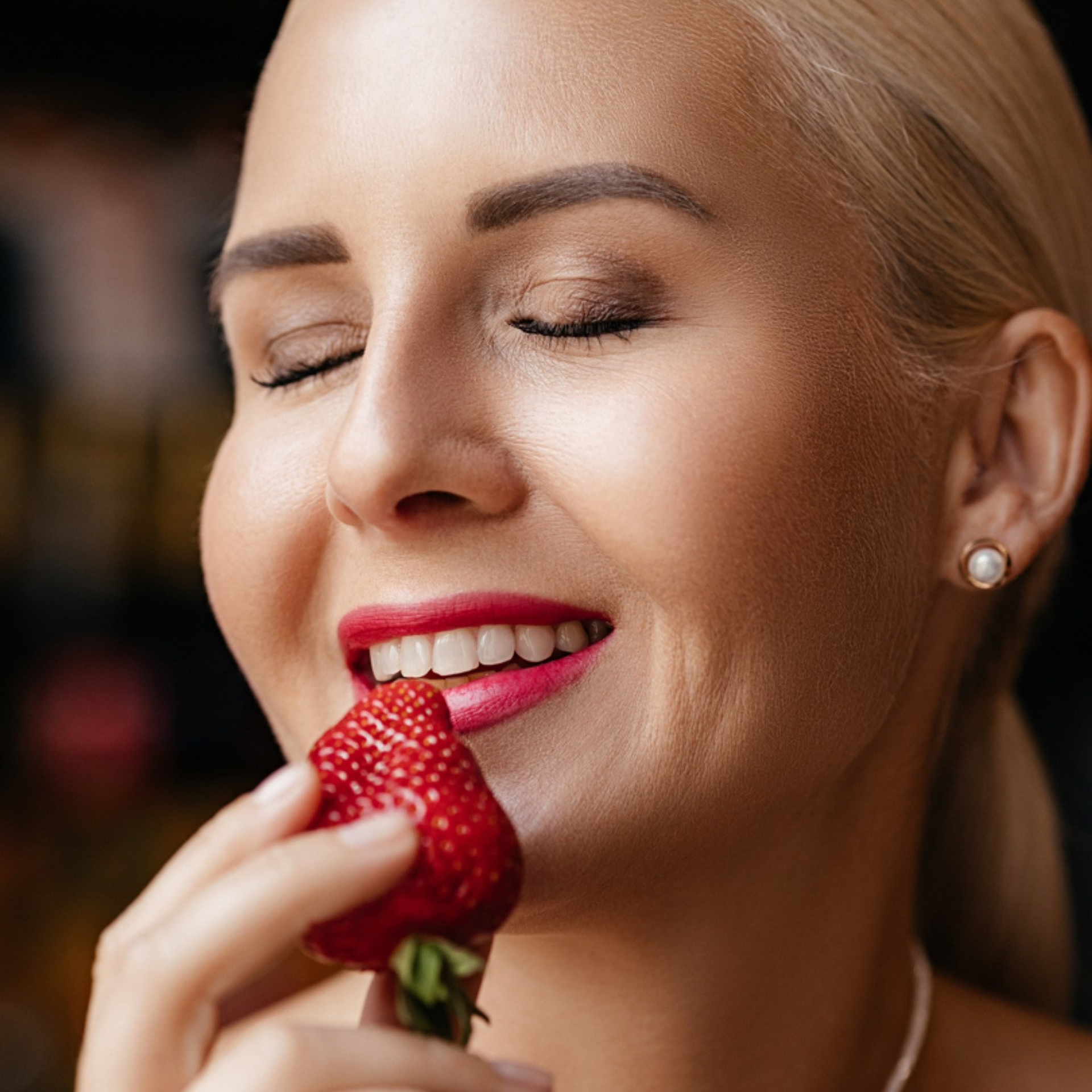 Фрукты и кабриолет