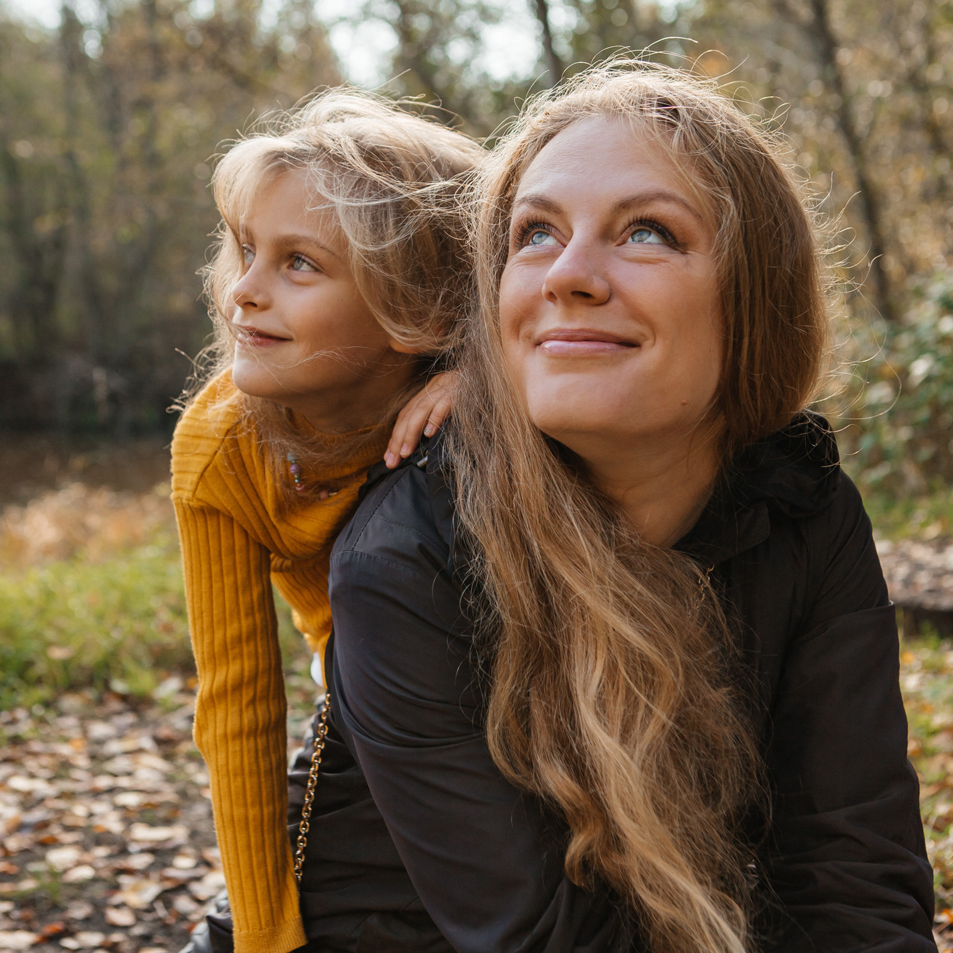 Солнечные девчонки Маша и Василиса