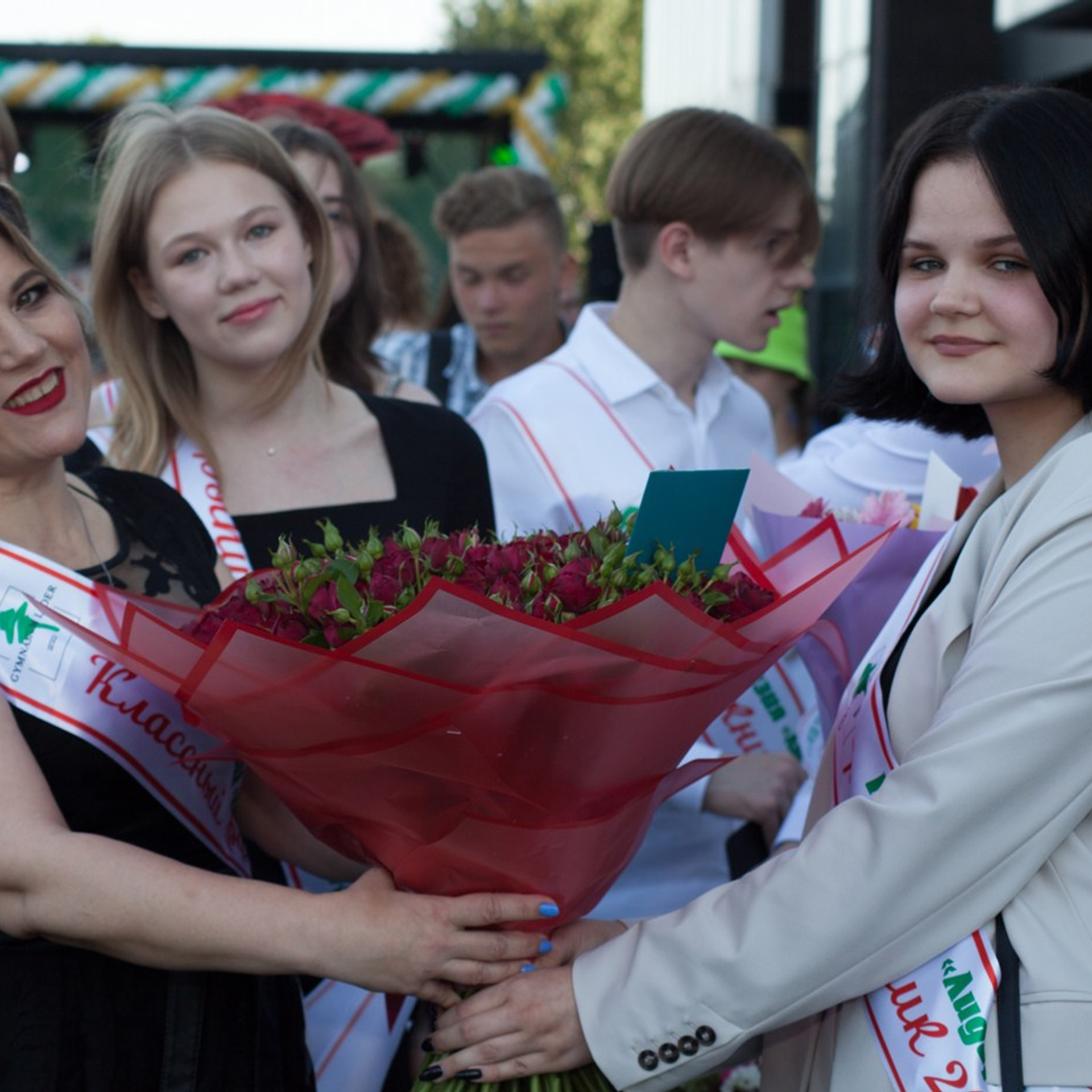 Выпускной в гимназии Лидер