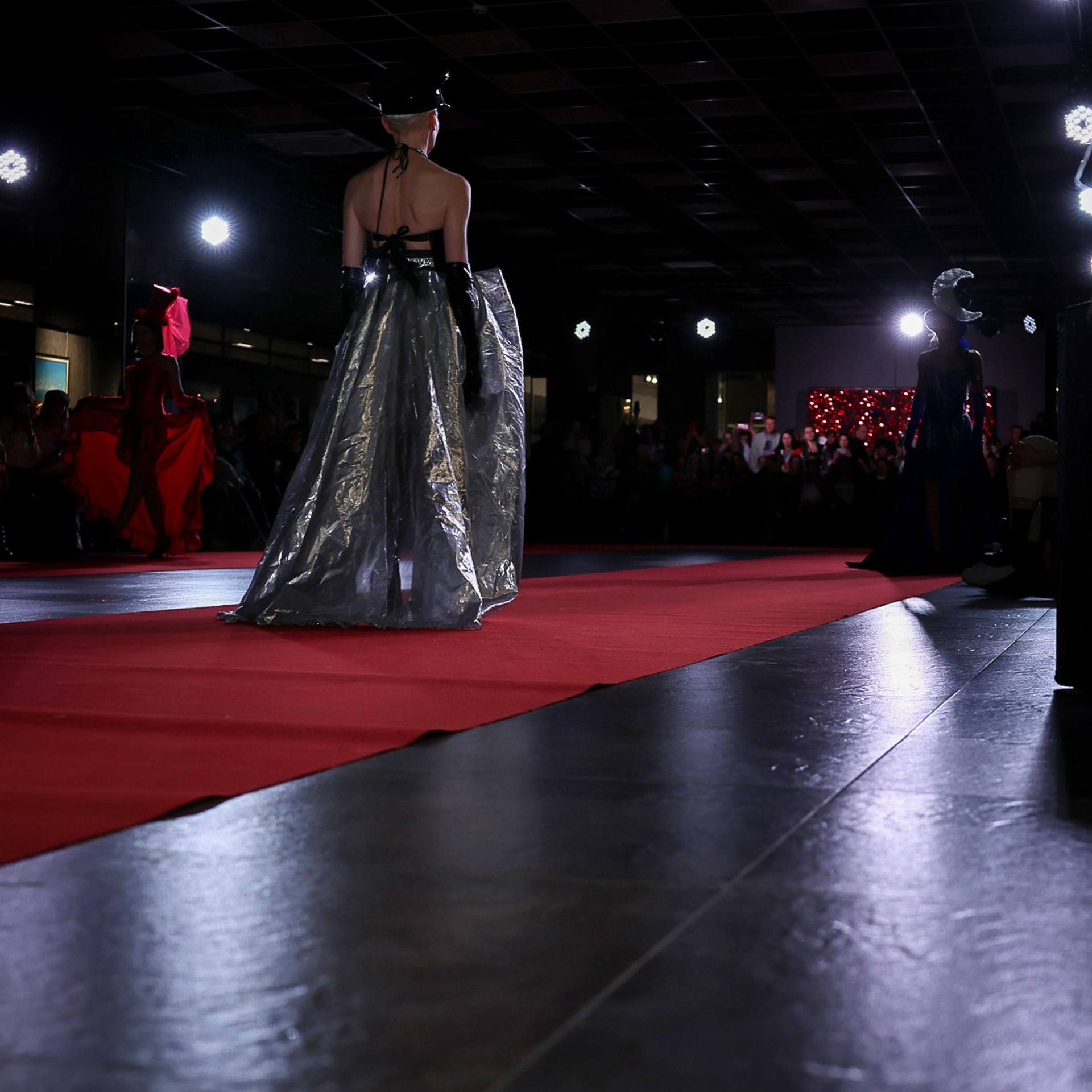 Модные показы.