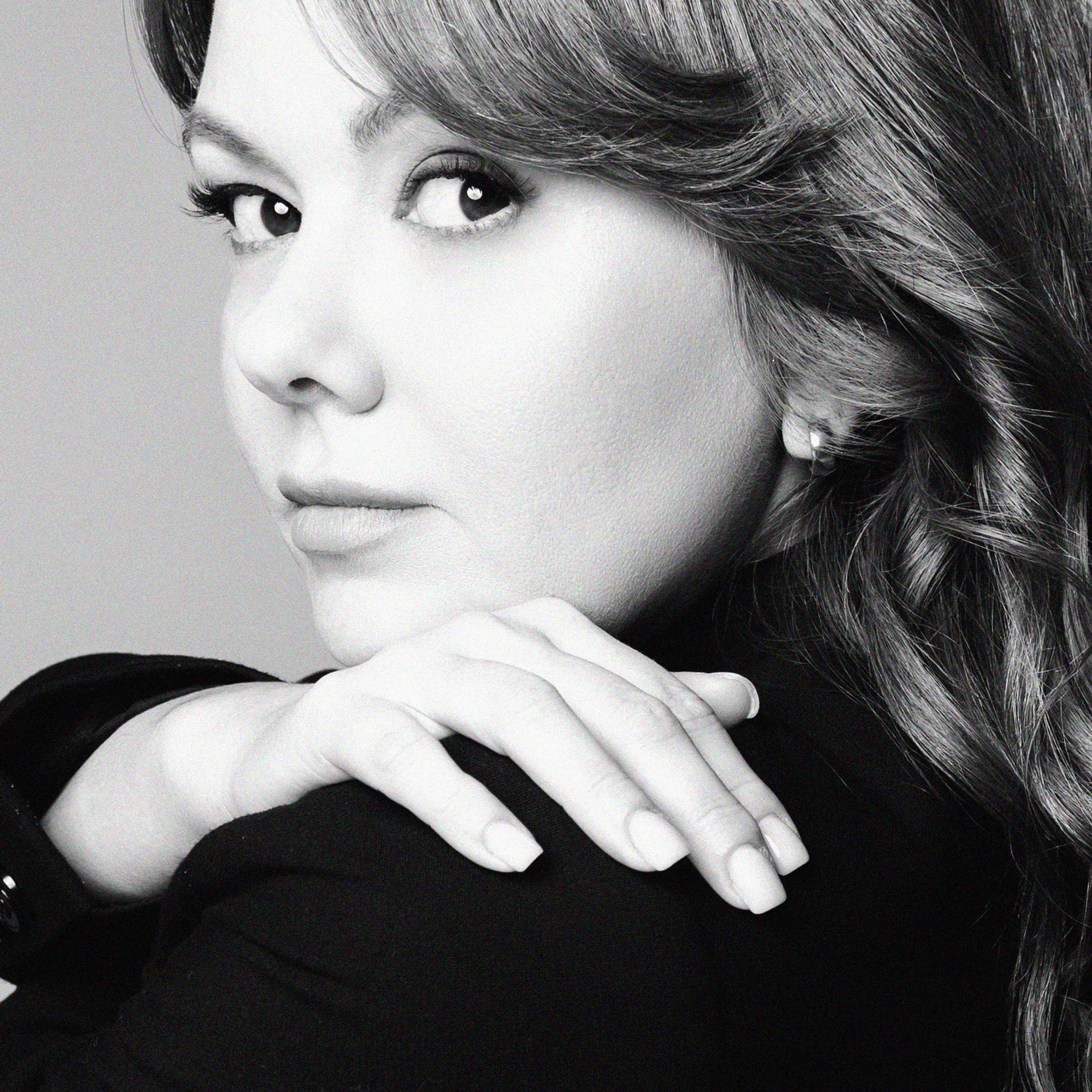 Лаконичная съёмка в студии