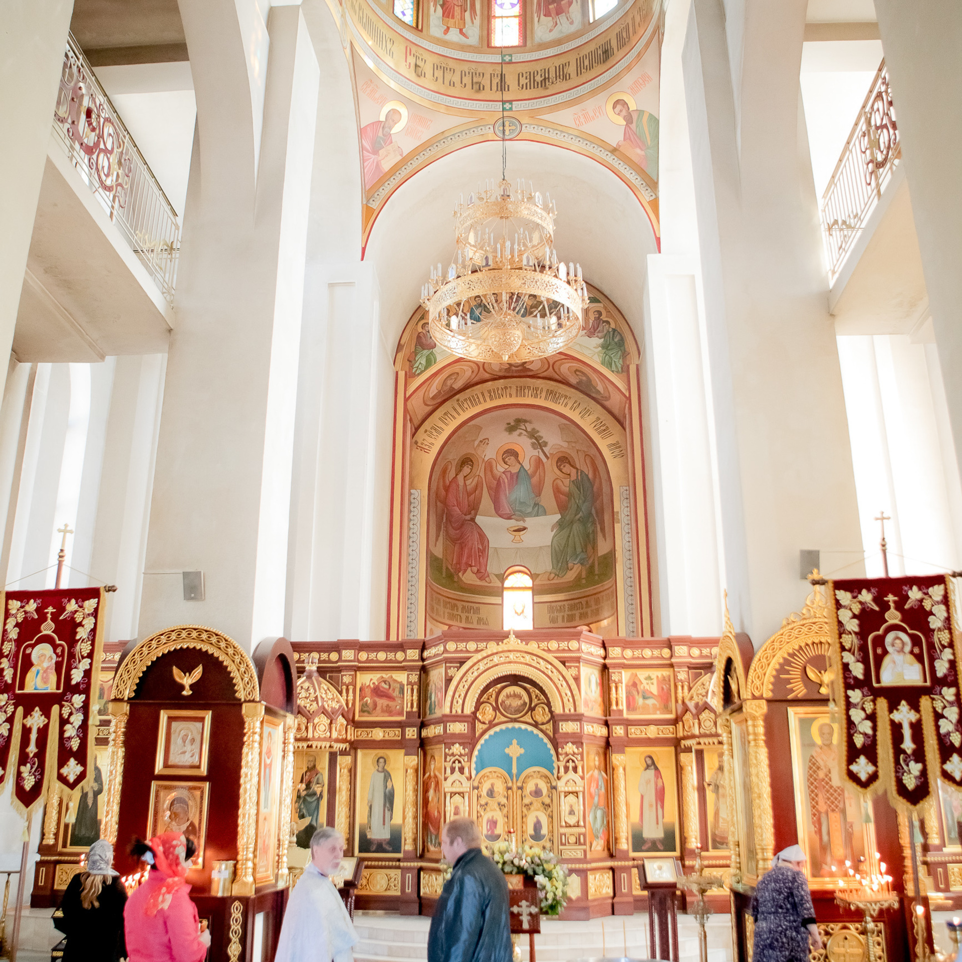 Фотограф церковных обрядов в Ростове-на-Дону. Профессиональная фото и. Максим Матвийченко и Виктория Басова профессионалы своего дела