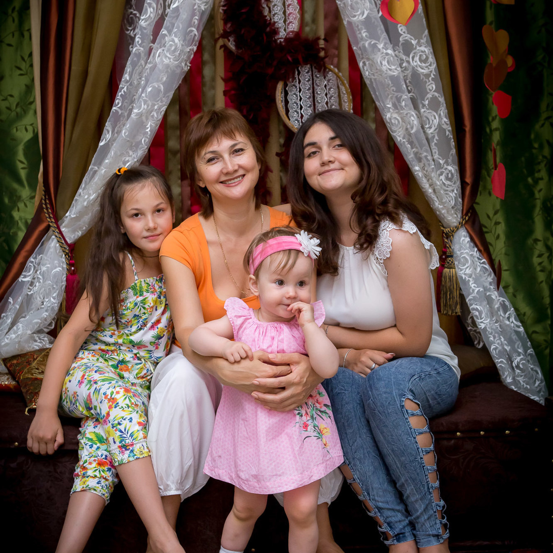 Семейные и детские фотосессии от студии фотографии "Love Story". Максим Матвийченко и Виктория Басова профессионалы своего дела