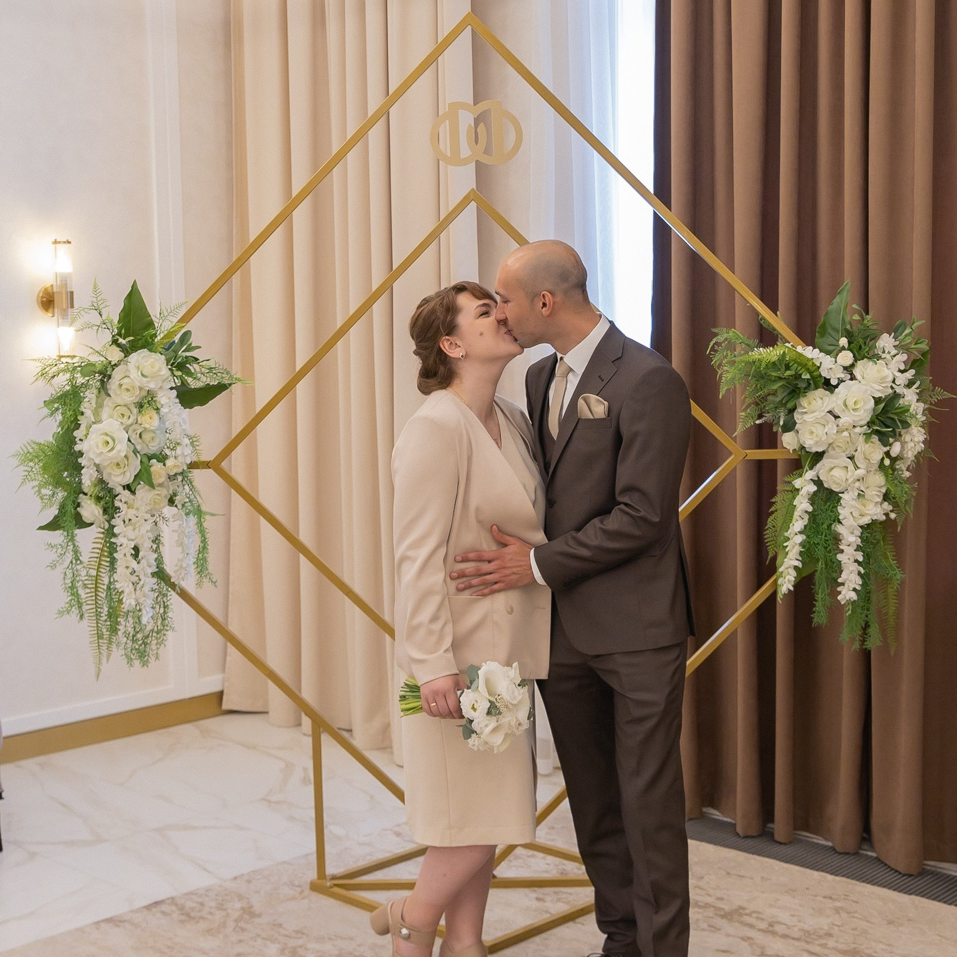 Свадебная фотосессия в ЗАГСЕ. Фотограф Дарья Пудовкина Москва, Московская область