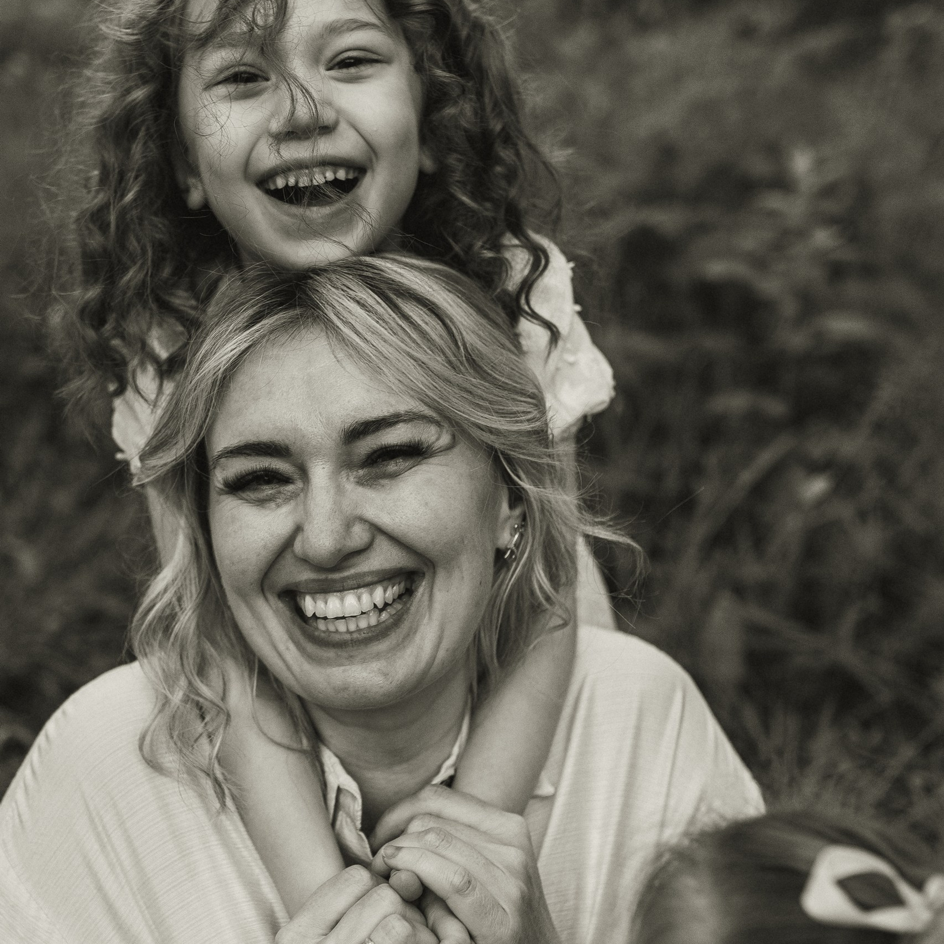 Аркадий, Олеся и их прекрасные принцессы🤍