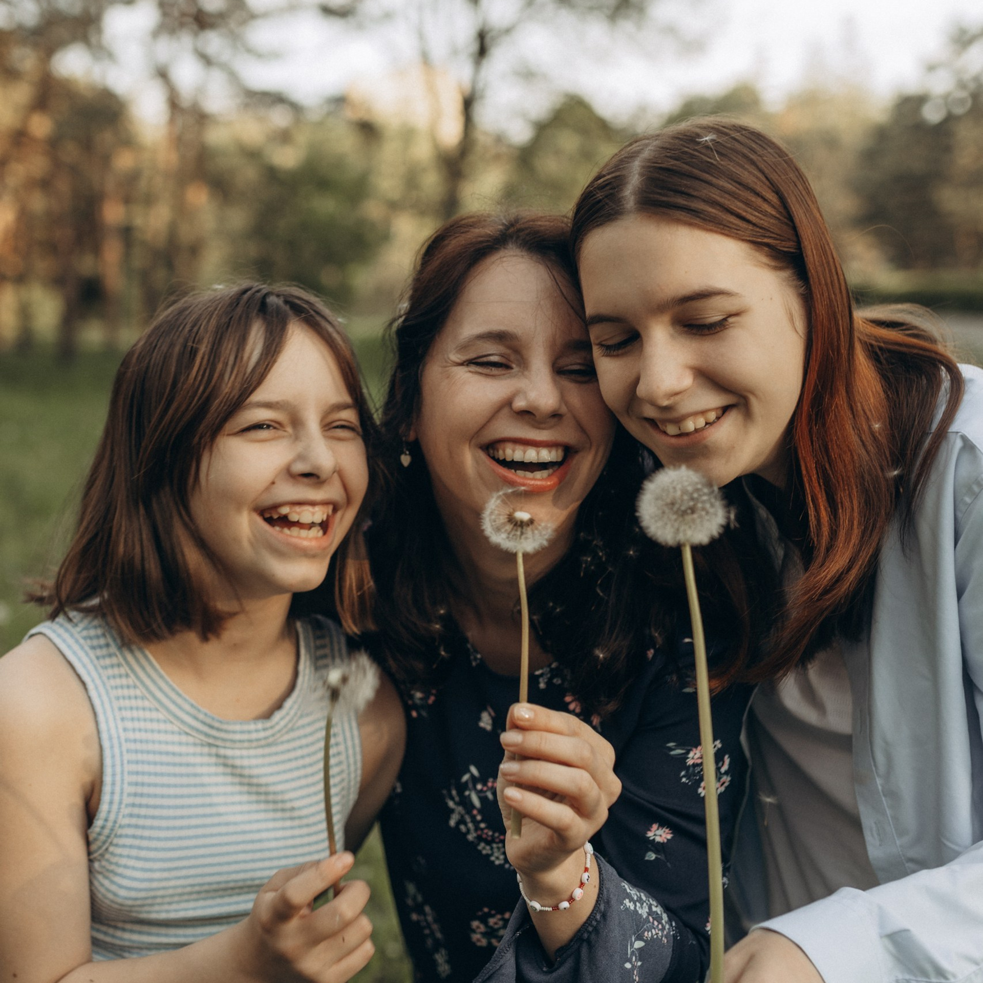 Прогулка Екатерины с дочками.