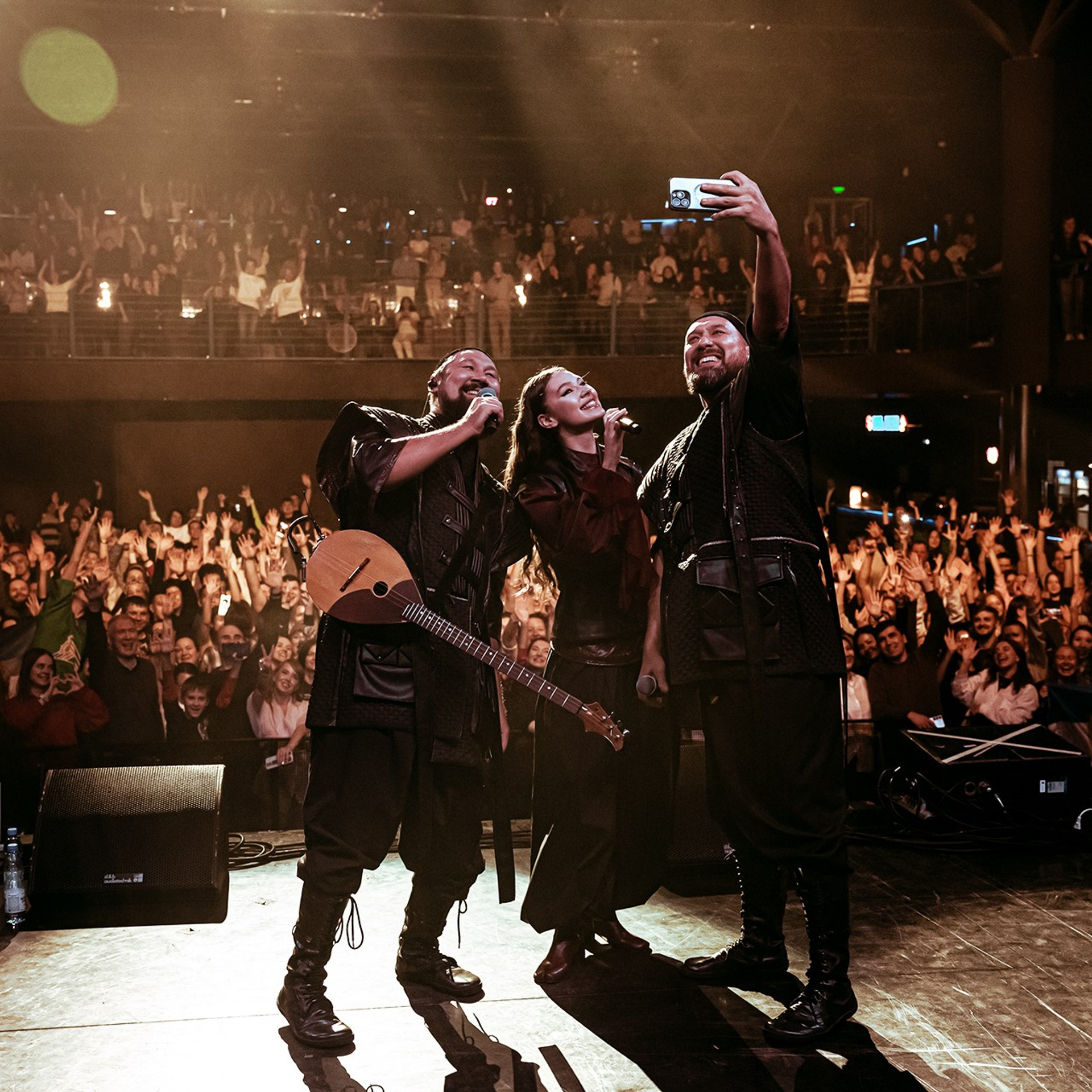 AY YOLA (05.11.25 | Москва |Atmosphere). Концертный фотограф | Рукавцова Валентина